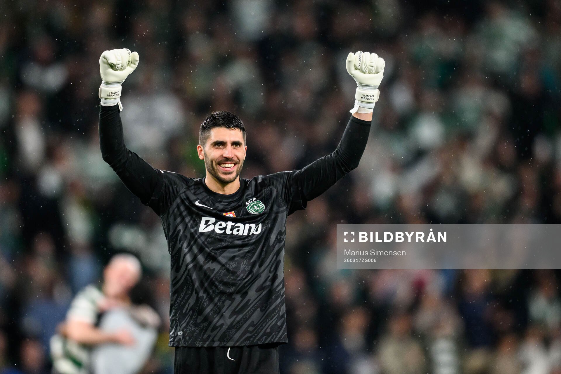 Goalkeeper Rui Silva of Sporting celebrates