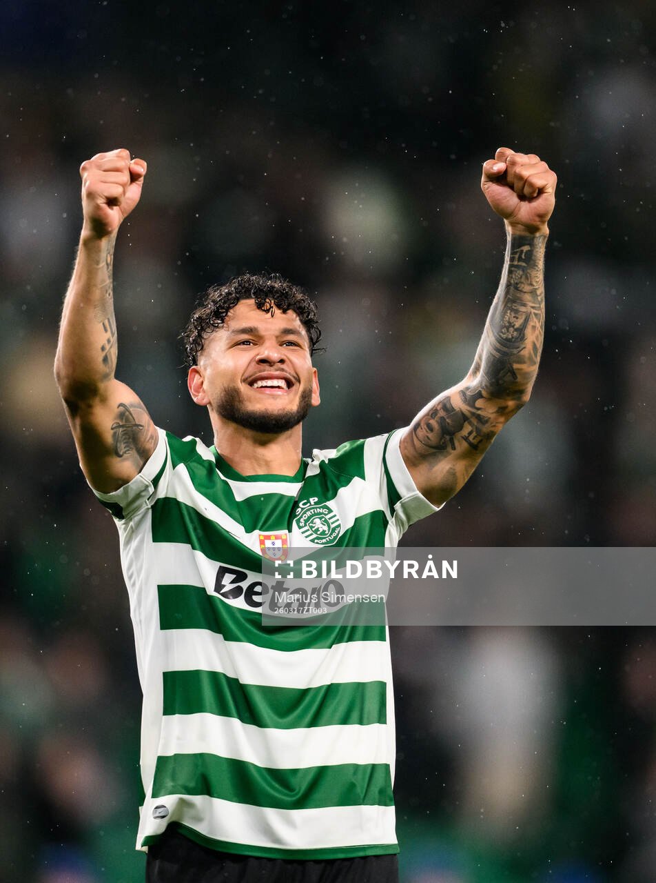 Luis Suárez of Sporting celebrates