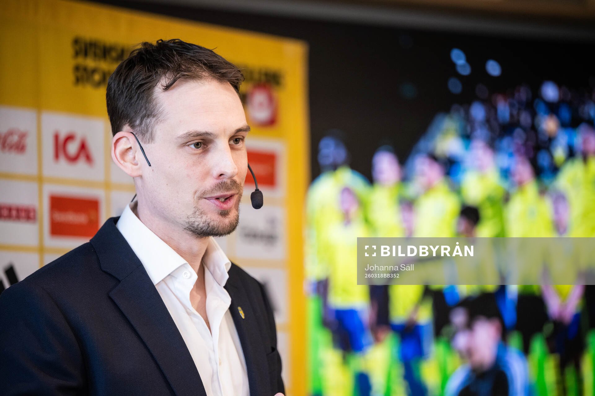 Head coach Daniel Bäckström of the Swedish