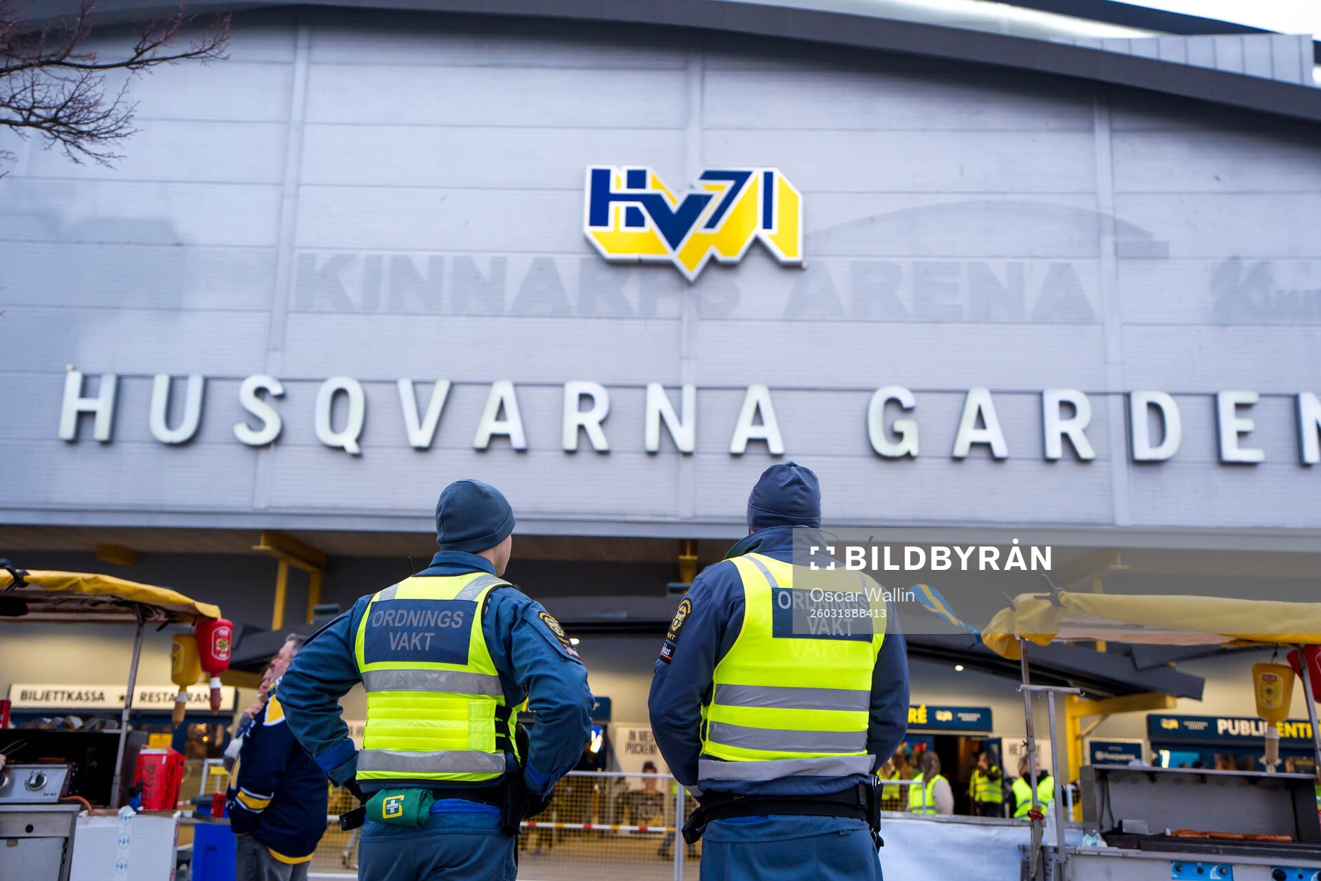 Ordningsvakter utanför Husqvarna garden