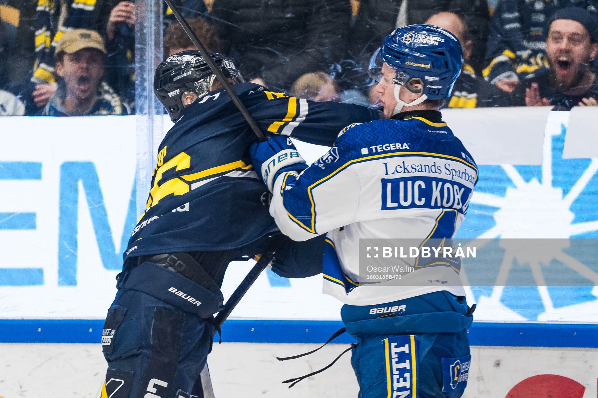 HV71s Joona Luoto och Leksands Tinus Luc Koblar