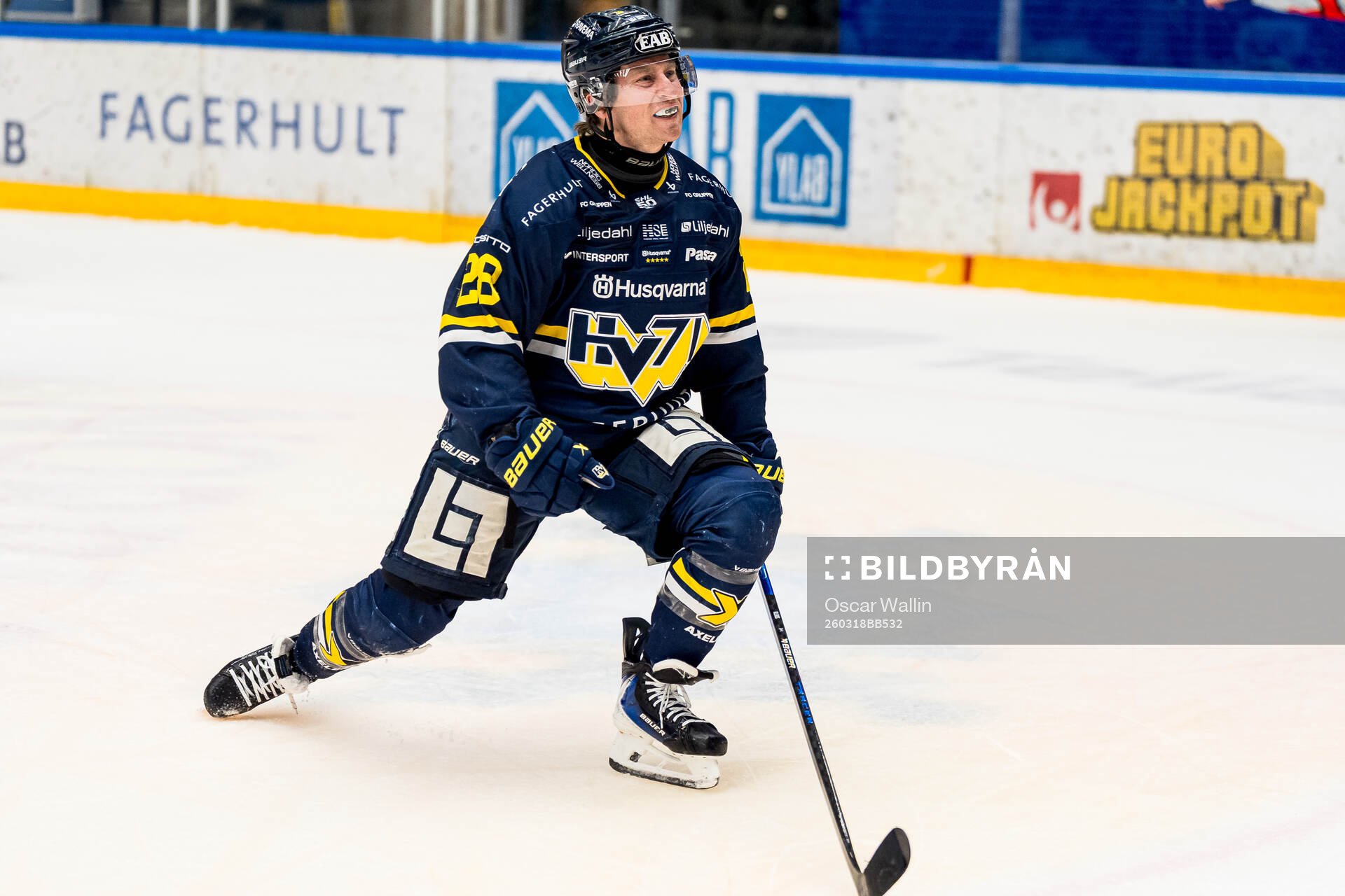 HV71s Justin Glenn Kloos jublar