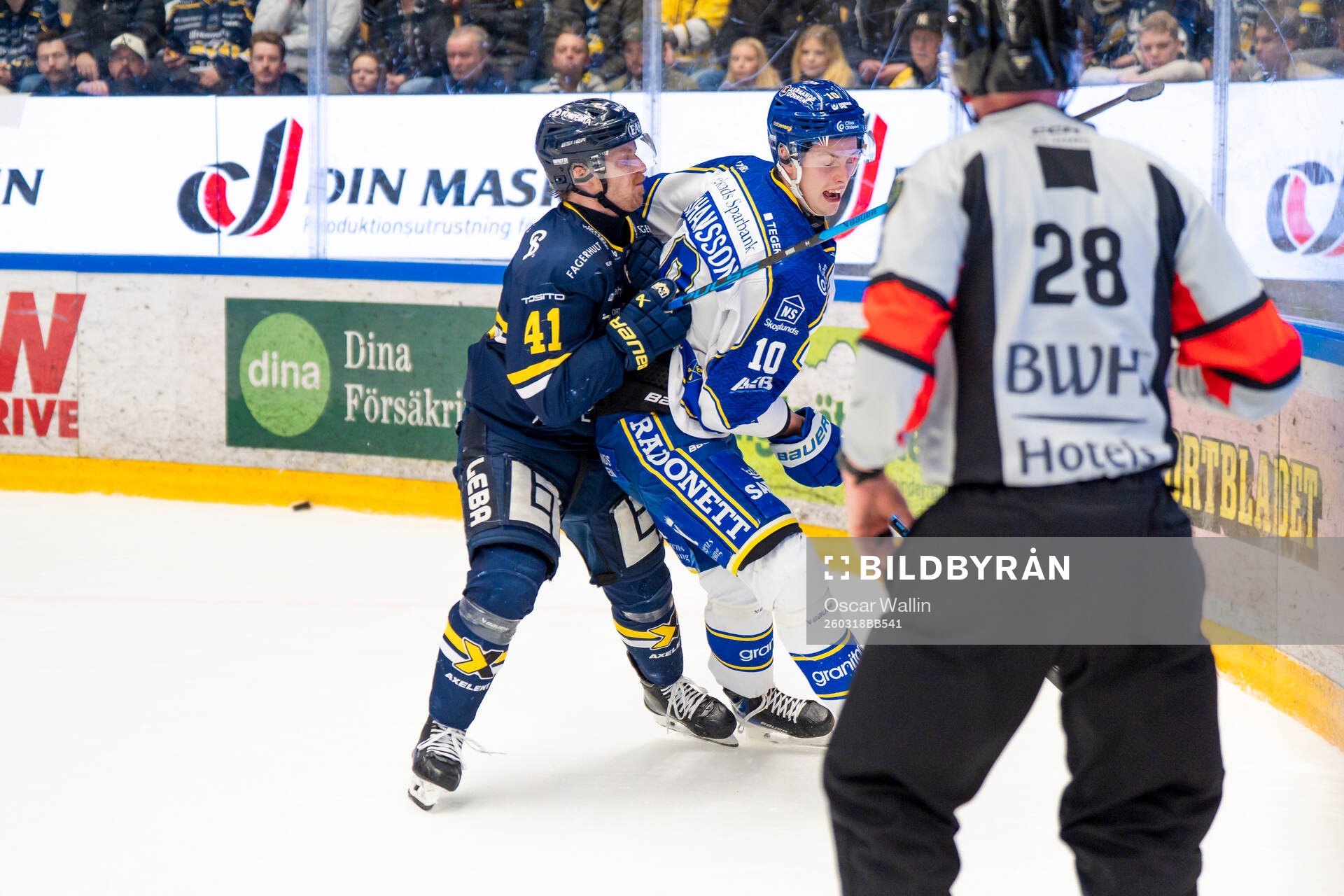 HV71s Riley Woods och Leksands Anton Johansson