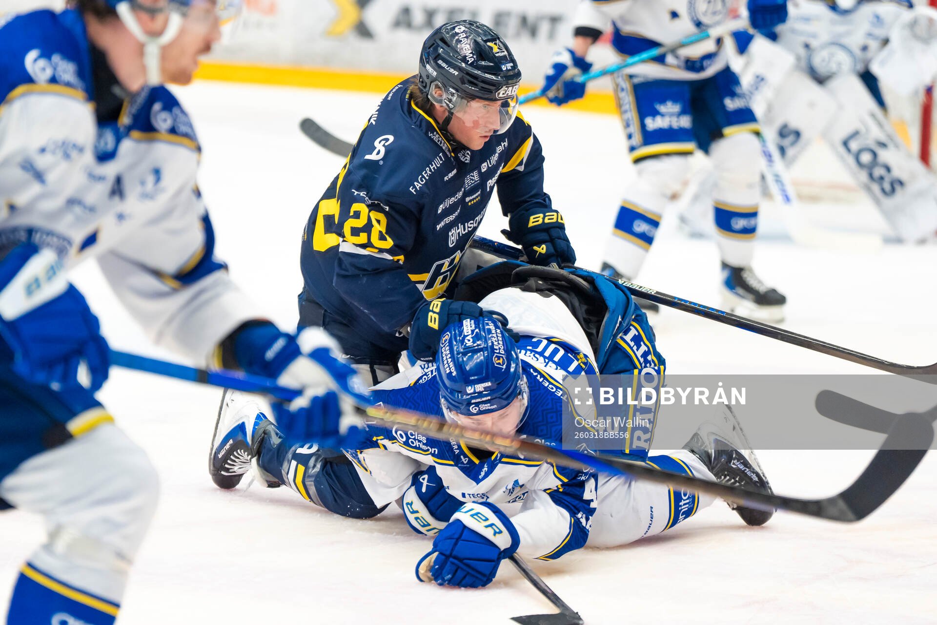 HV71s Justin Glenn Kloos och Leksands Tinus Luc Koblar