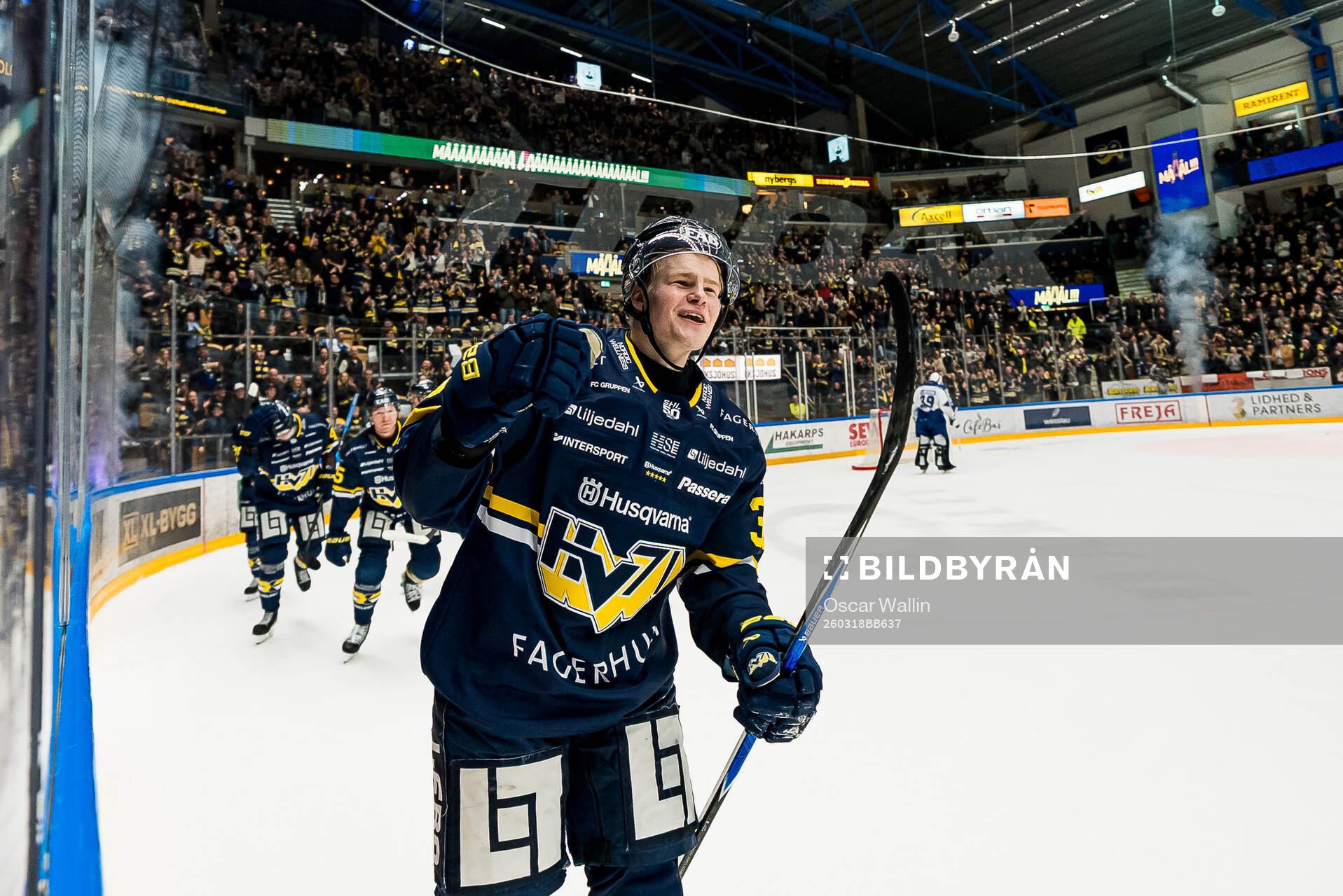 HV71s Martin Johnsen jublar