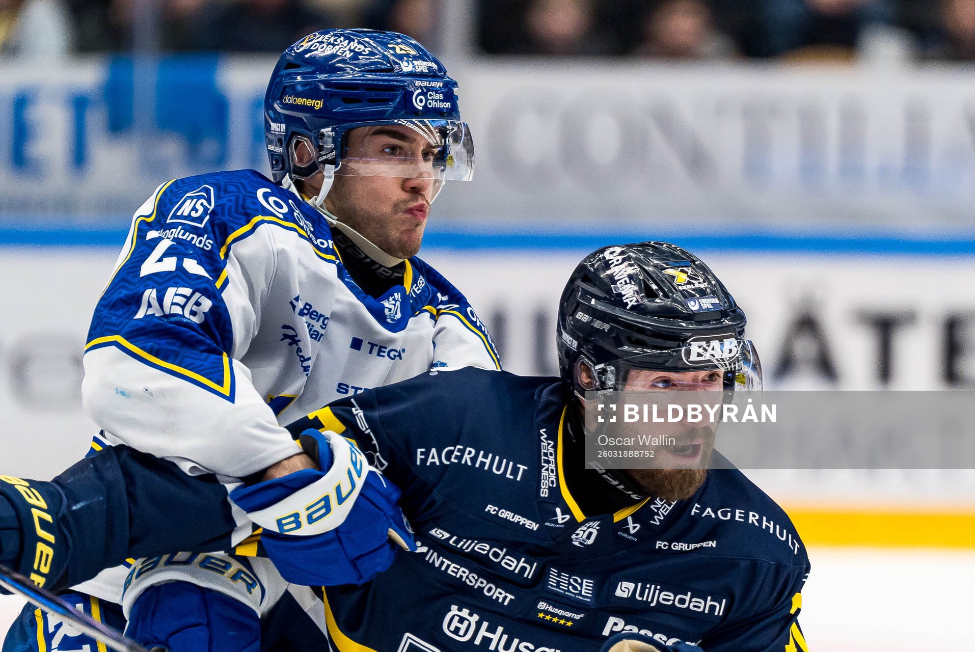 Leksands Michael Lindqvist och HV71s Lukas Rousek