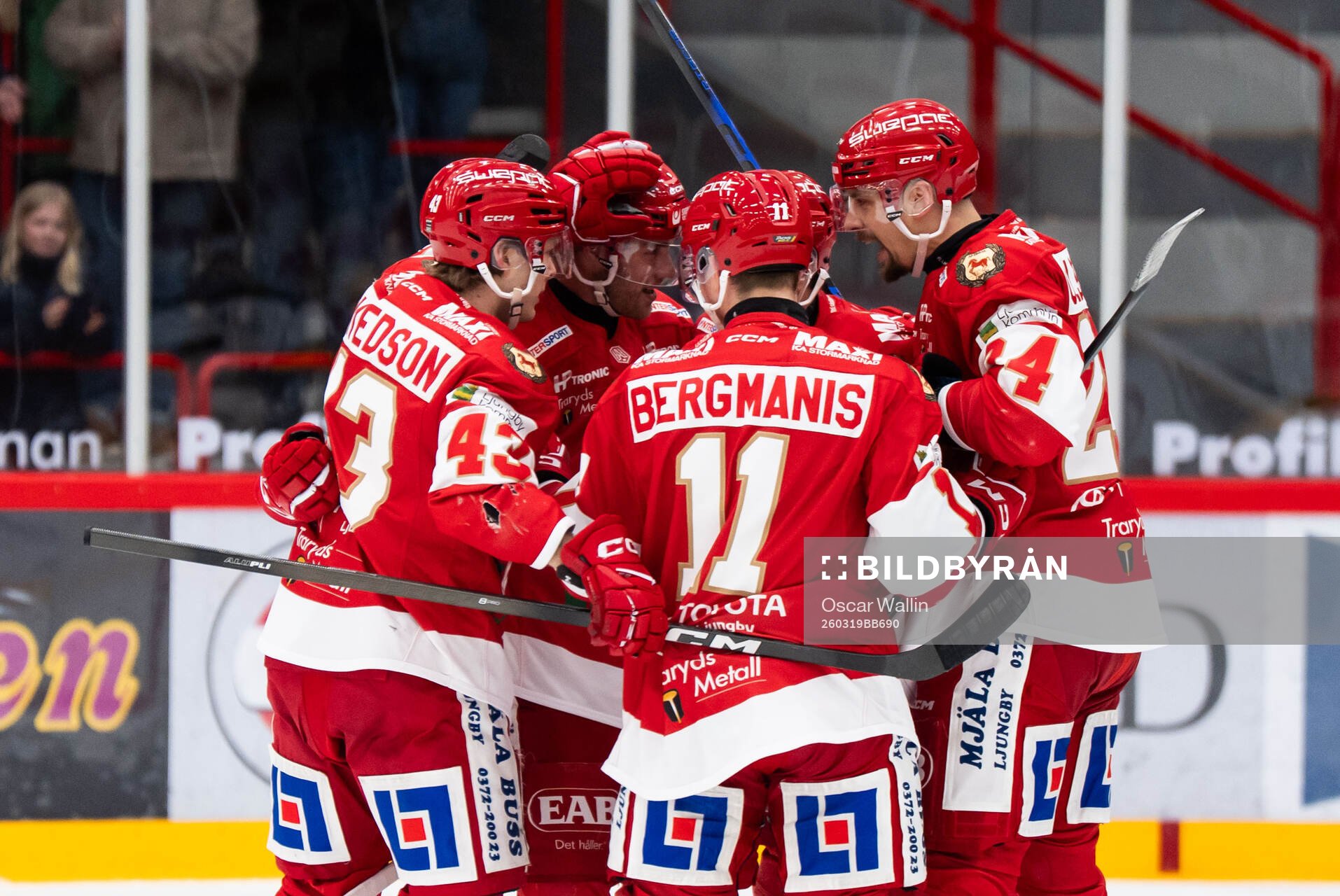 Troja/Ljungbys Albin Nilsson jublar med lagkamrater