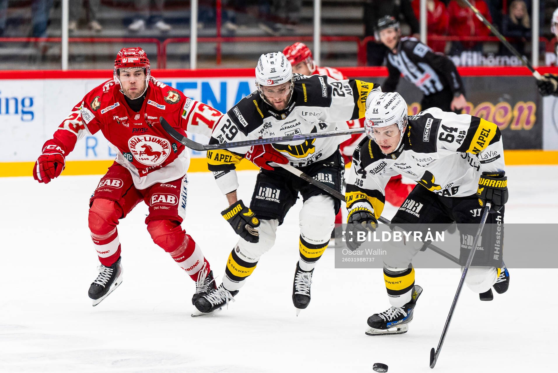 Troja/Ljungbys Anton Gradin mot Västerås Kim Rosdahl och