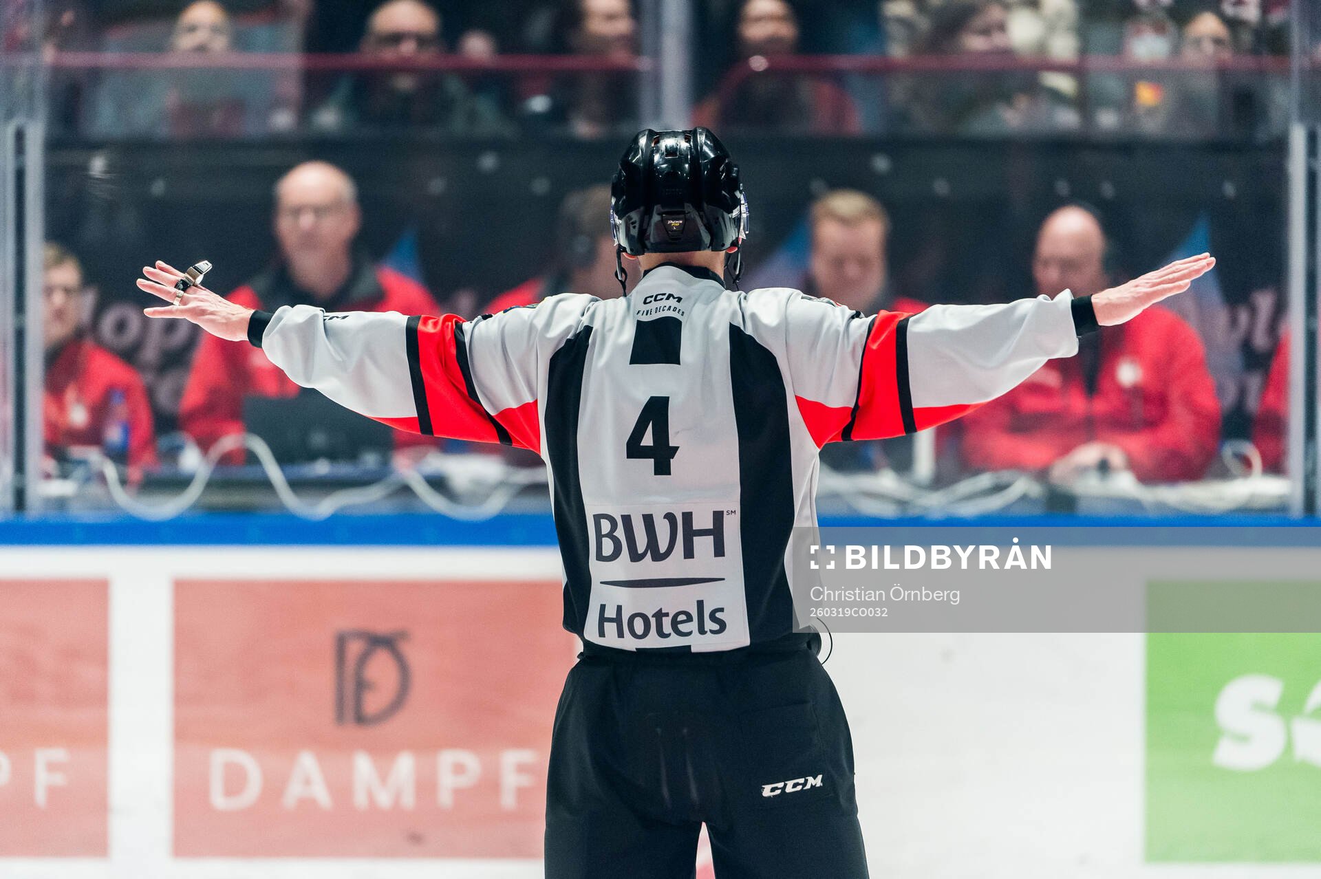 Domare Marcus Linde dömer bort mål för Malmö Redhawks