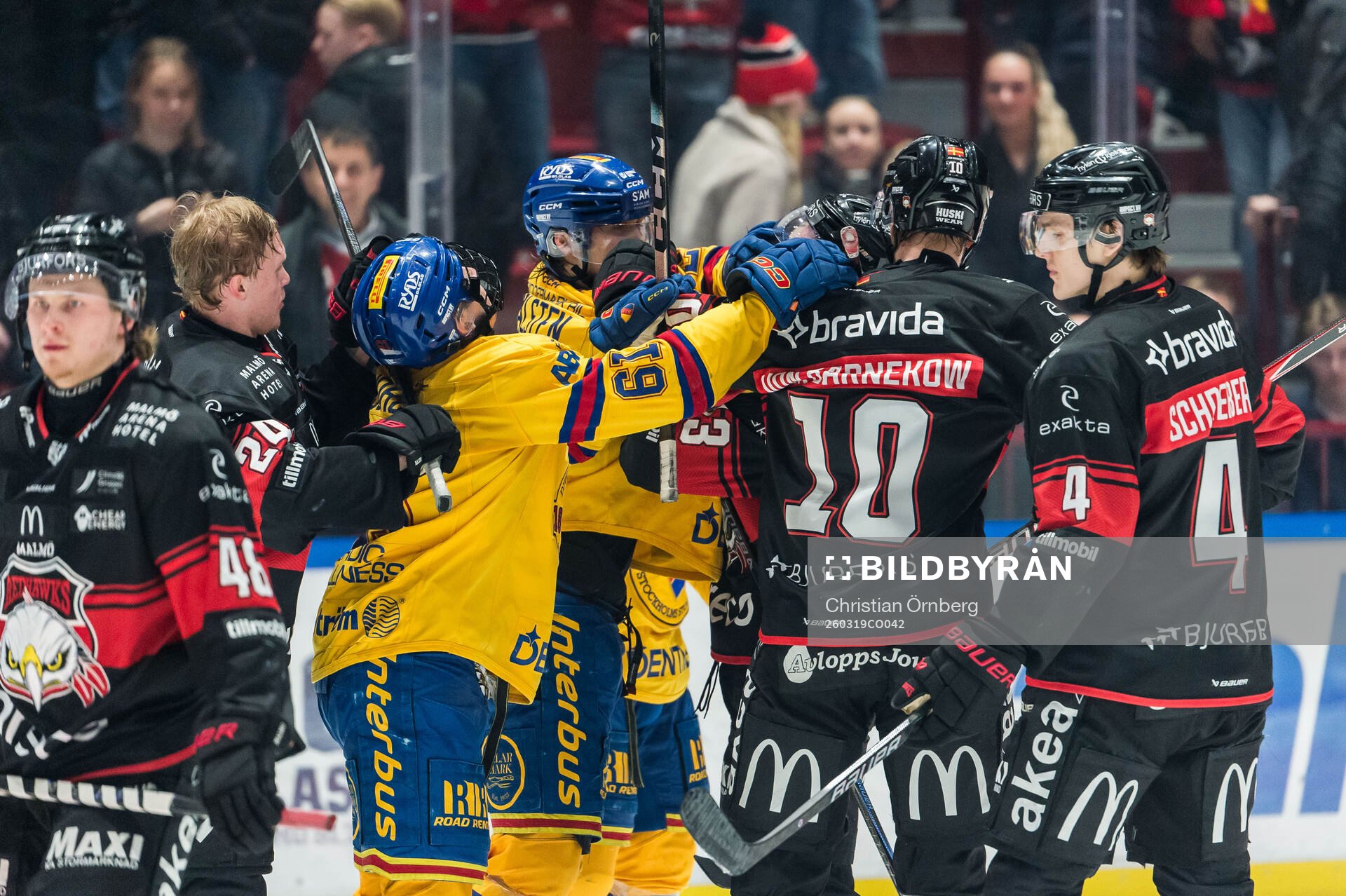 Upprörda känslor i båda lagen