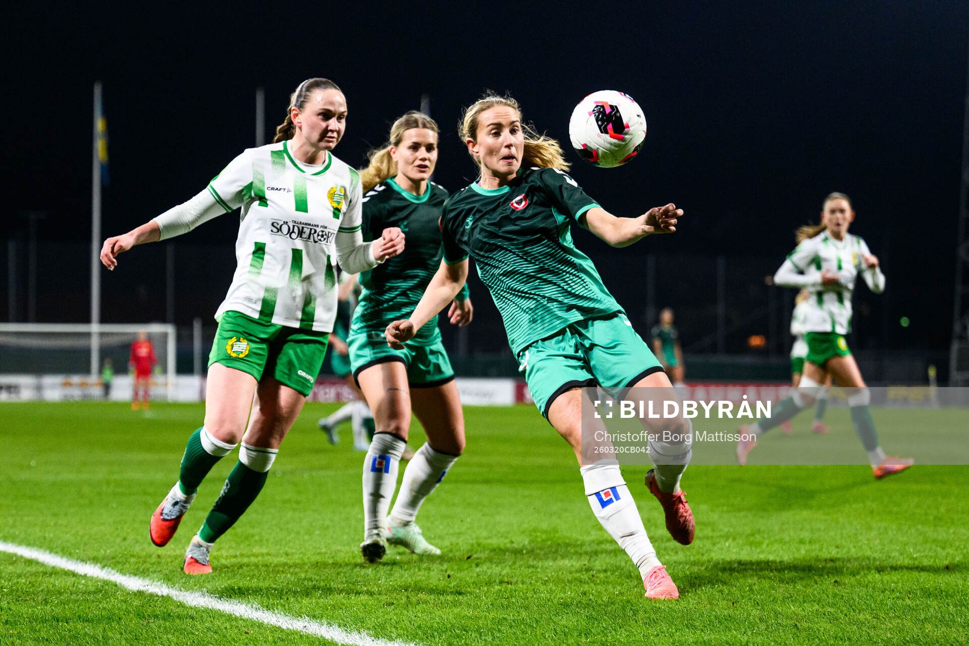 Hammarbys Vilde Hasund och Kristianstads Tilda Persson och