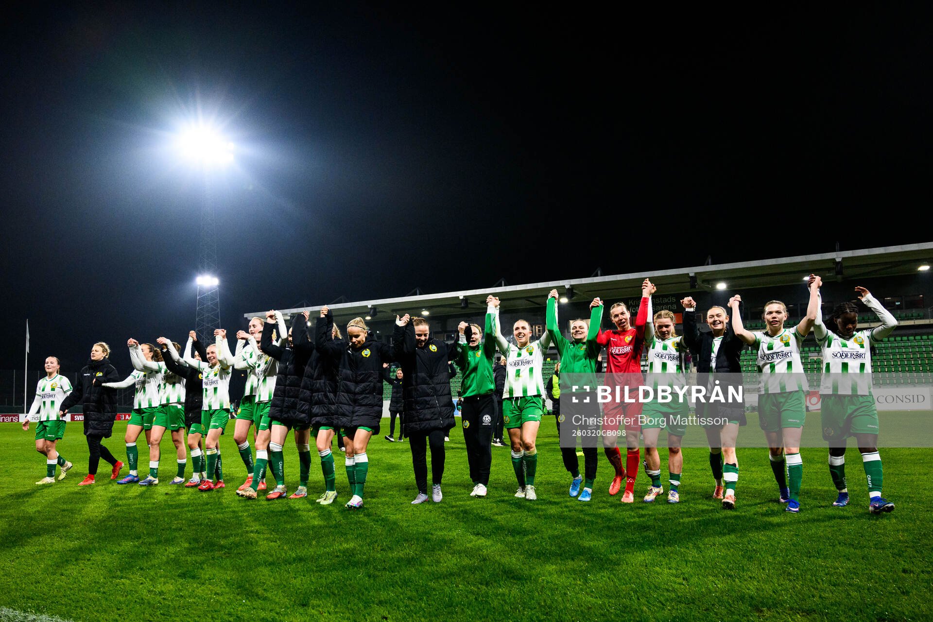 Hammarbys spelare jublar