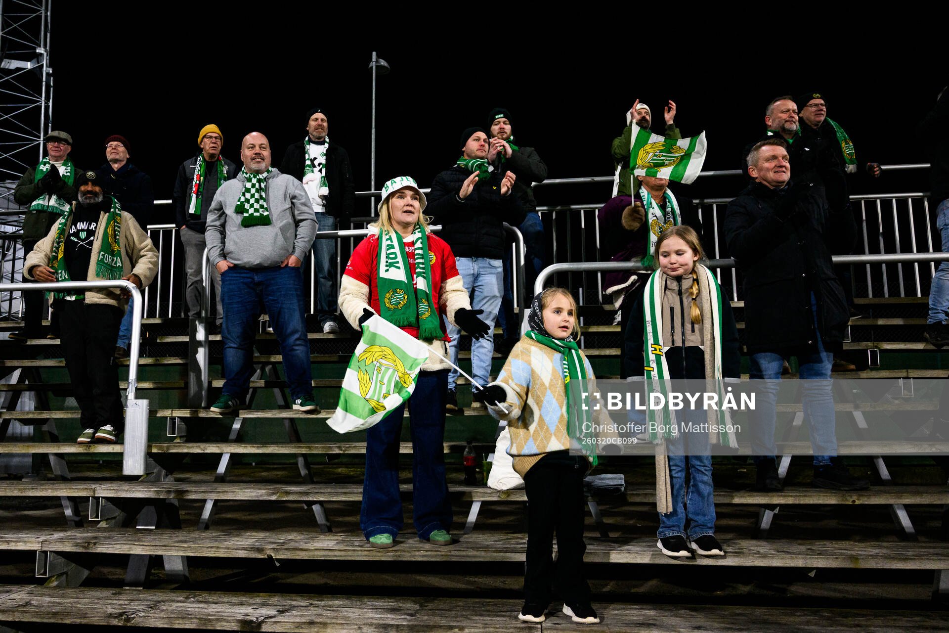 Hammarbys supportrar jublar