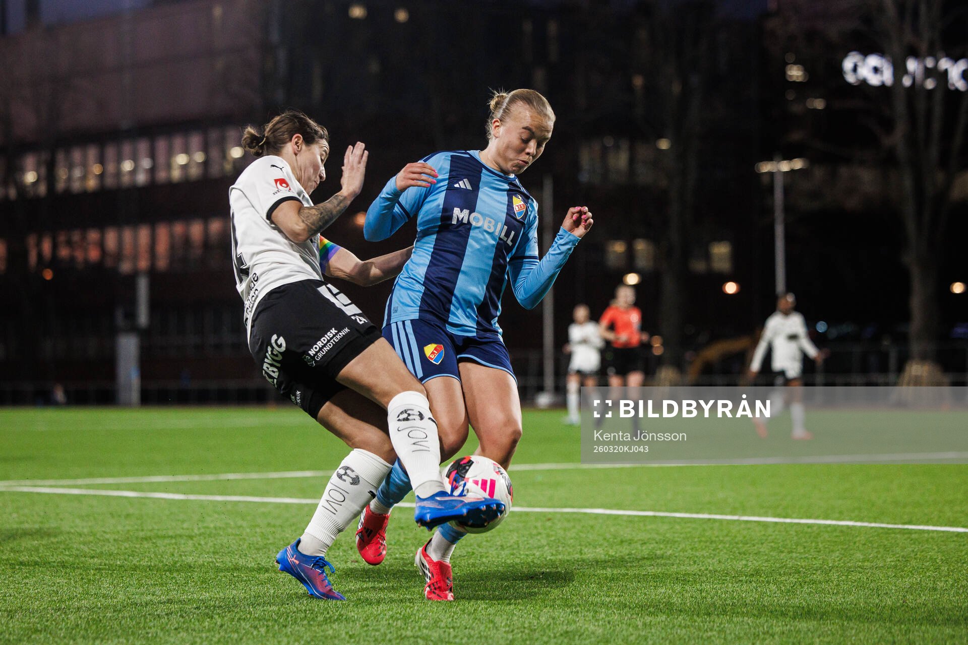 Häckens Tabby Tindell och Djurgårdens Elin Westlund