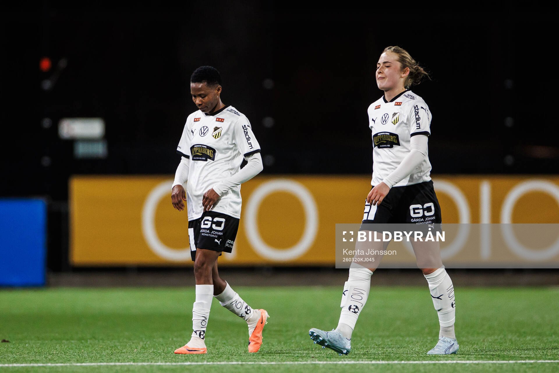 Häckens Halimatu Ibrahim Ayinde och Paulina Nyström deppar