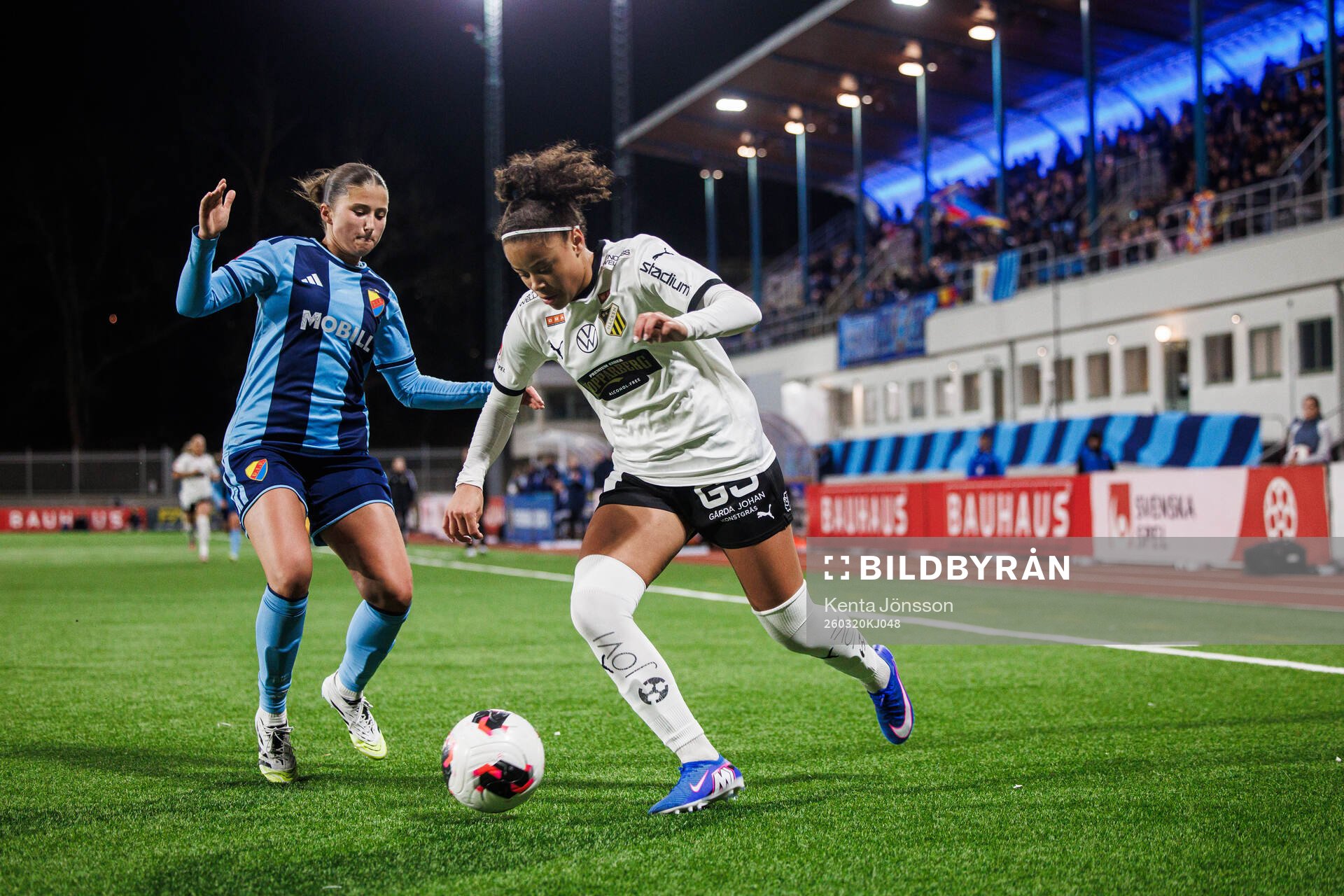 Djurgårdens Meja Staffansson och Häckens Felicia Schröder