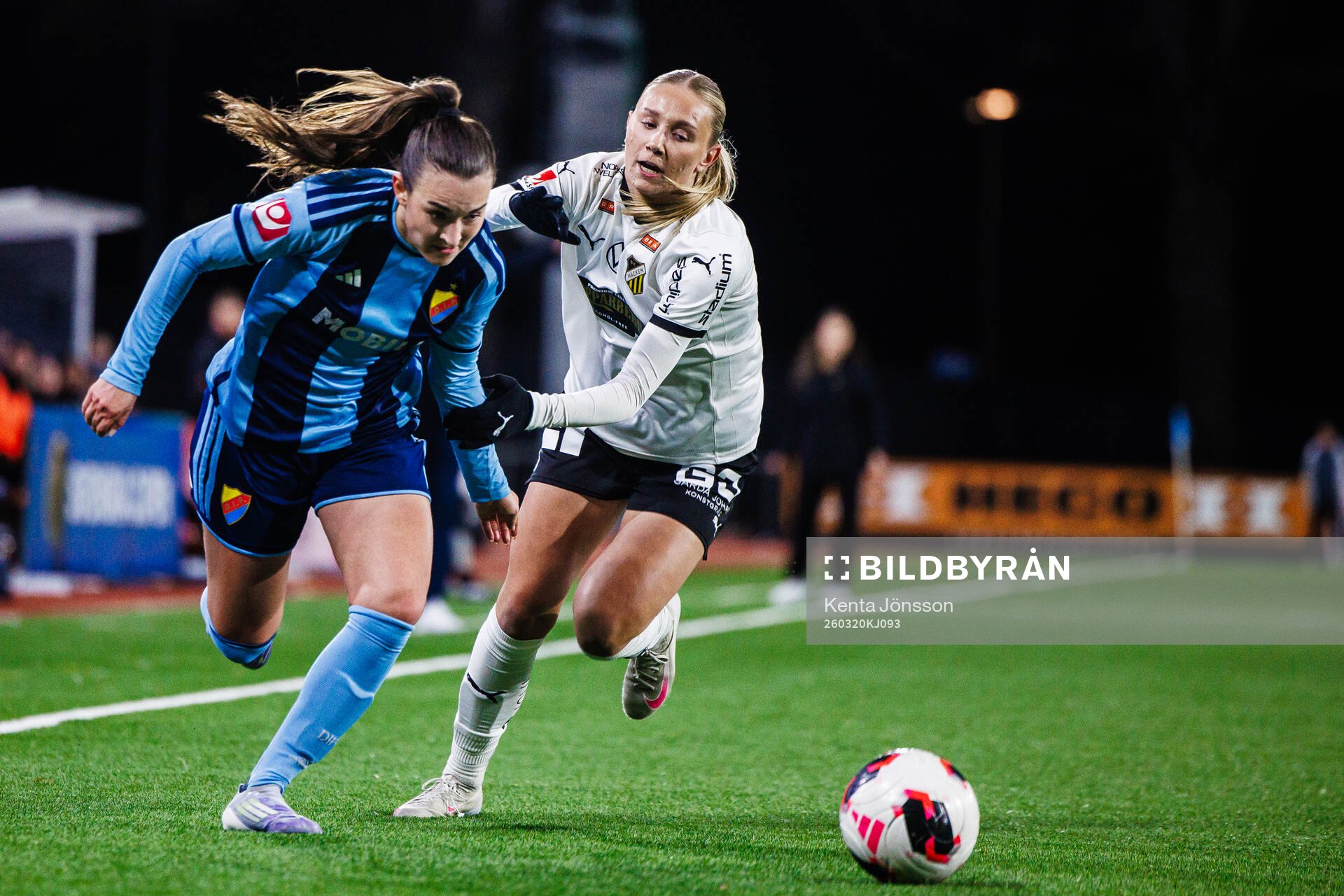 Djurgårdens Lucia Duras och Häckens Tilde Karlsson