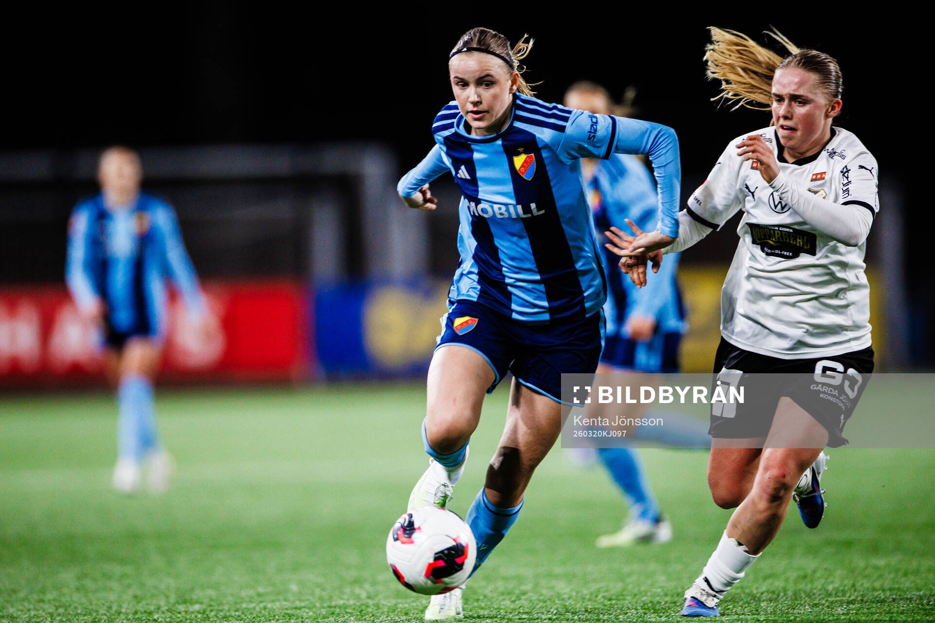 Djurgårdens Fabienne Bartholdson och Häckens Pernille