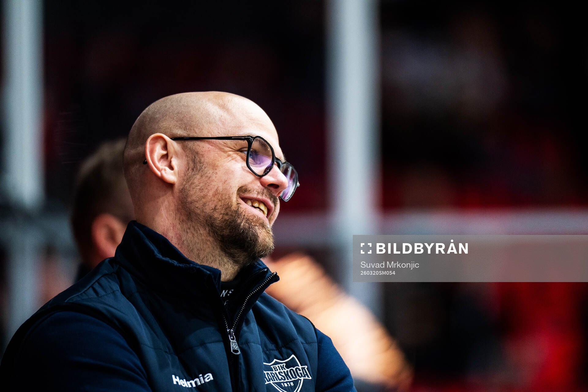 Karlskogas tränare Dennis Hall jublar