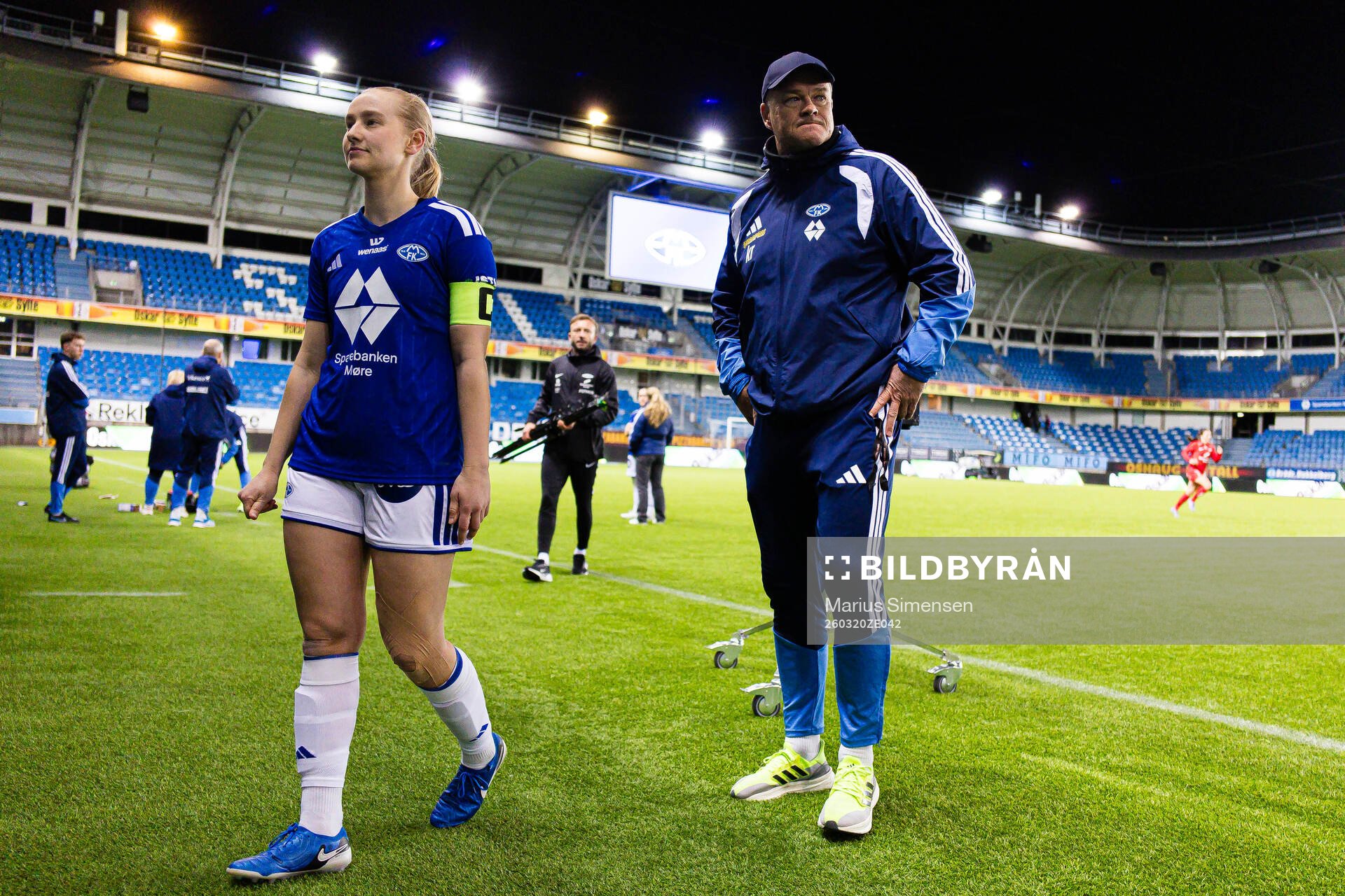 Tora Ose and head coach Kent Rudning of Molde looks dejected