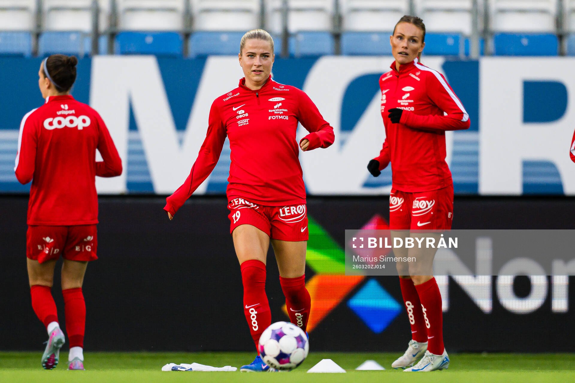 Monica Isaksen of Brann warms up