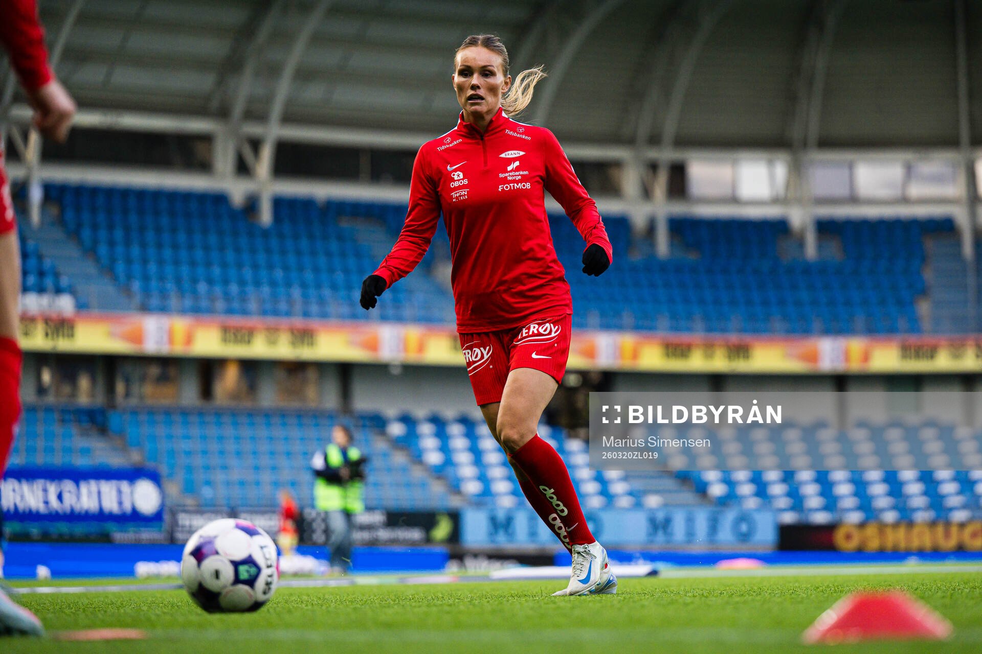 Ingrid Stenevik of Brann warms up