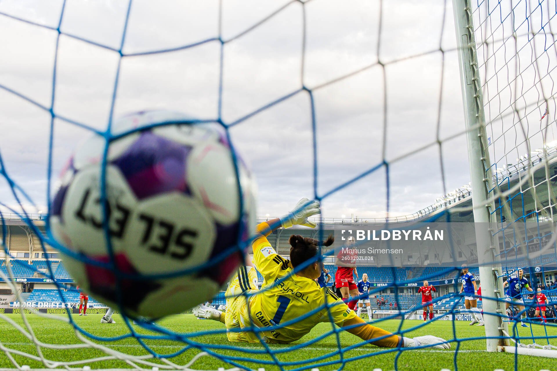Brenna Marie Lovera of Brann scores the 0-1 goal behind