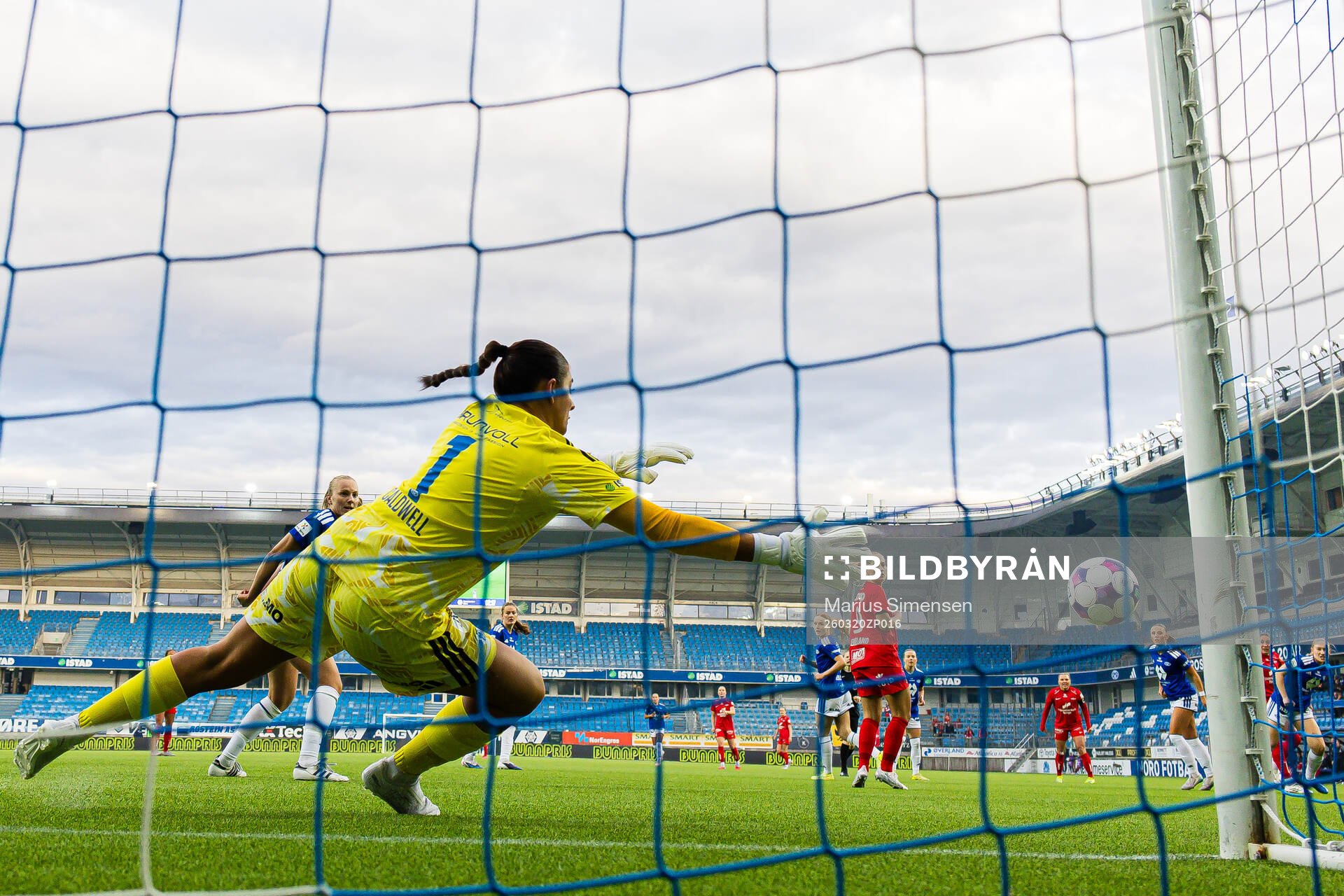 Brenna Marie Lovera of Brann scores the 0-1 goal behind