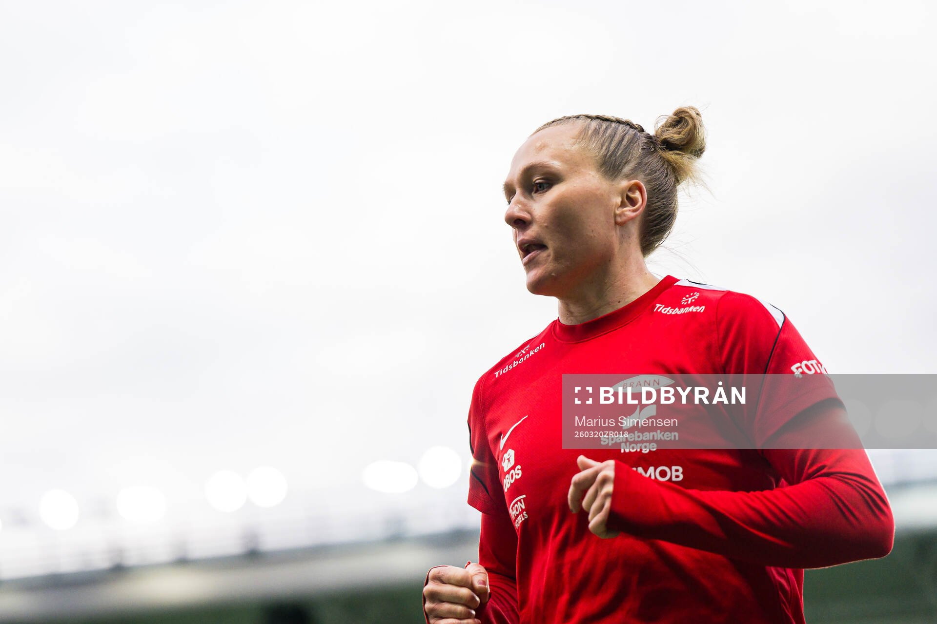 Karoline Haugland of Brann warms up