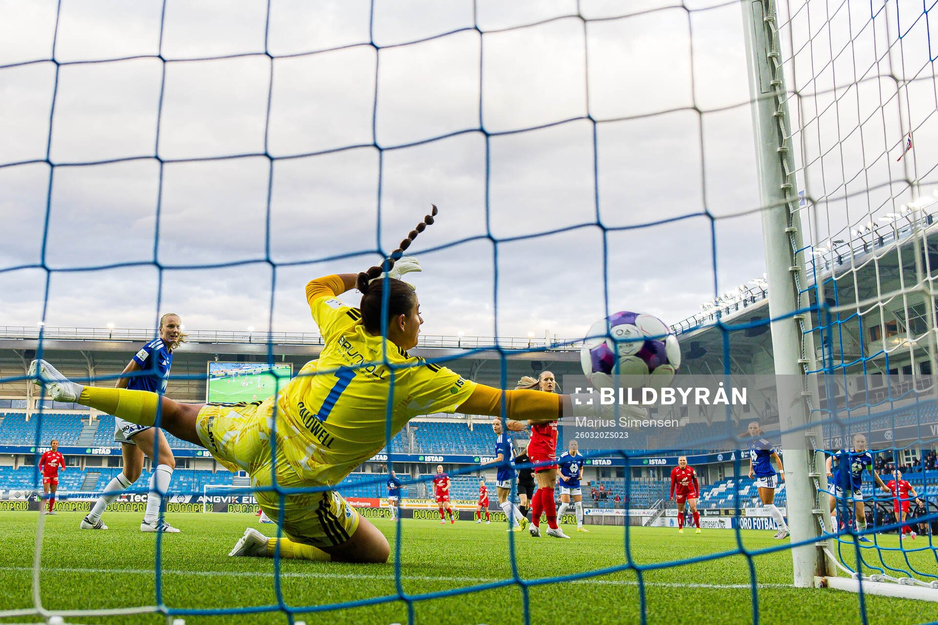 Brenna Marie Lovera of Brann scores the 0-1 goal behind