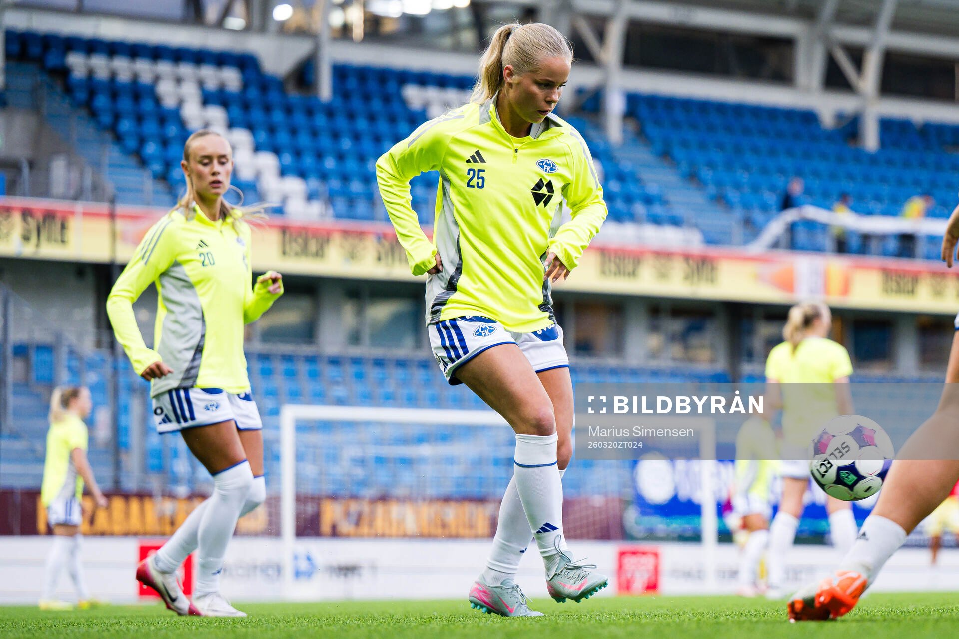 Sara Hammer Svendsen of Molde warms up