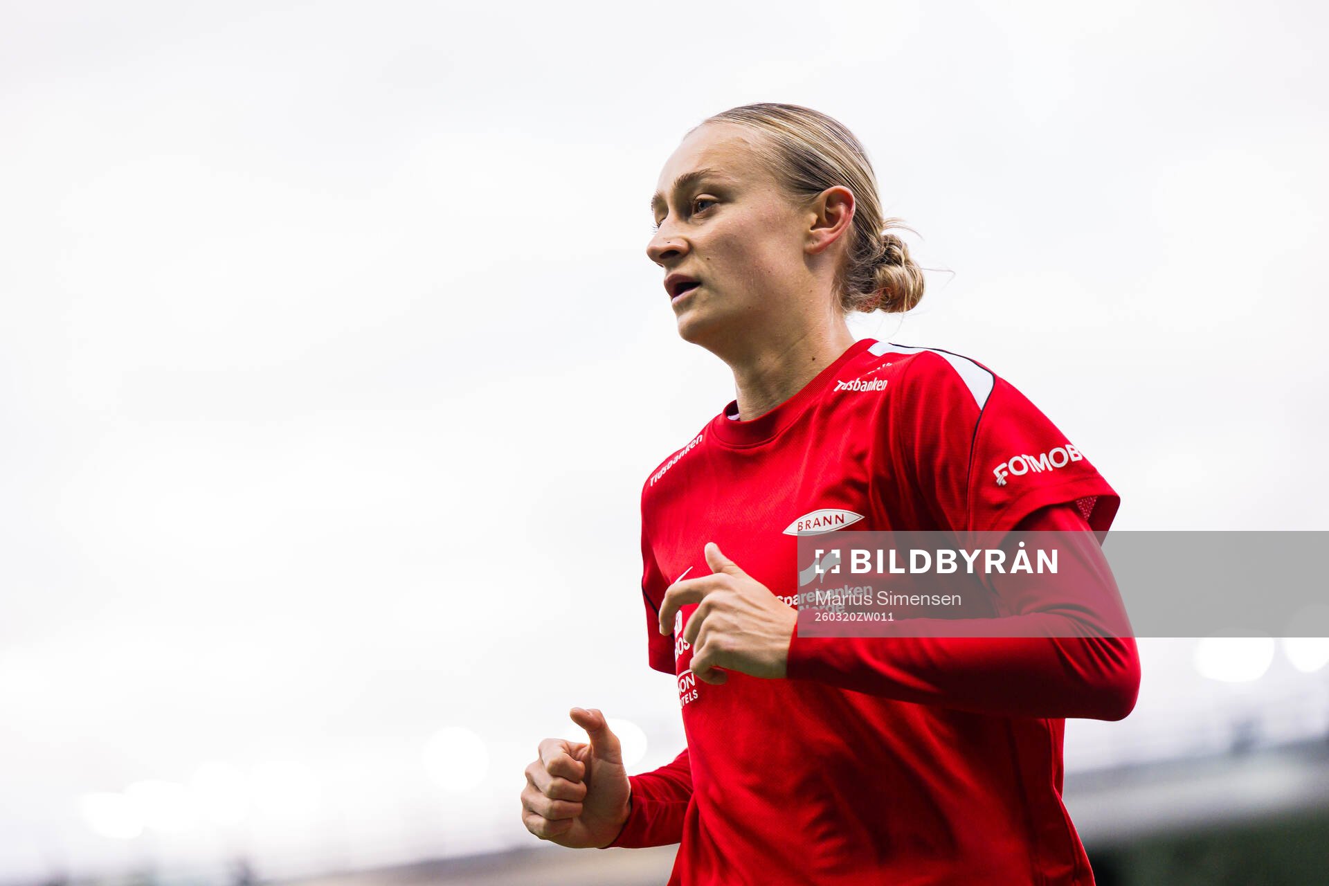 Lauren Alison Davidson of Brann warms up