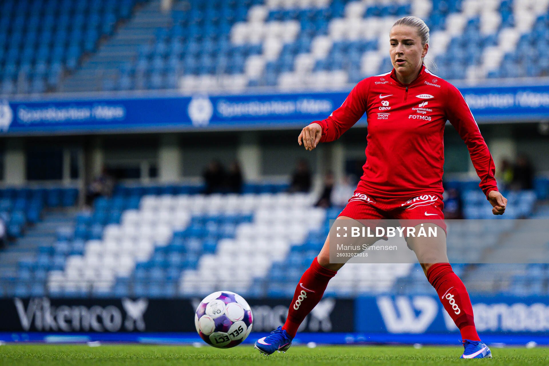 Monica Isaksen of Brann warms up