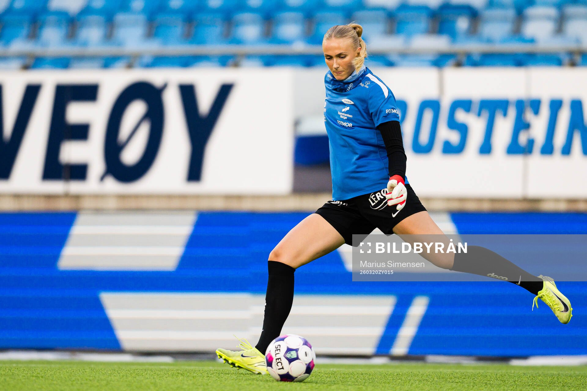 Selma Panengstuen of Brann warms up