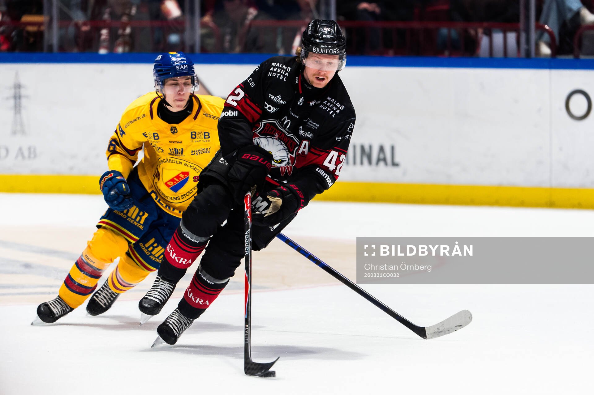 Djurgårdens Victor Eklund och Malmö Redhawks Robin Salo