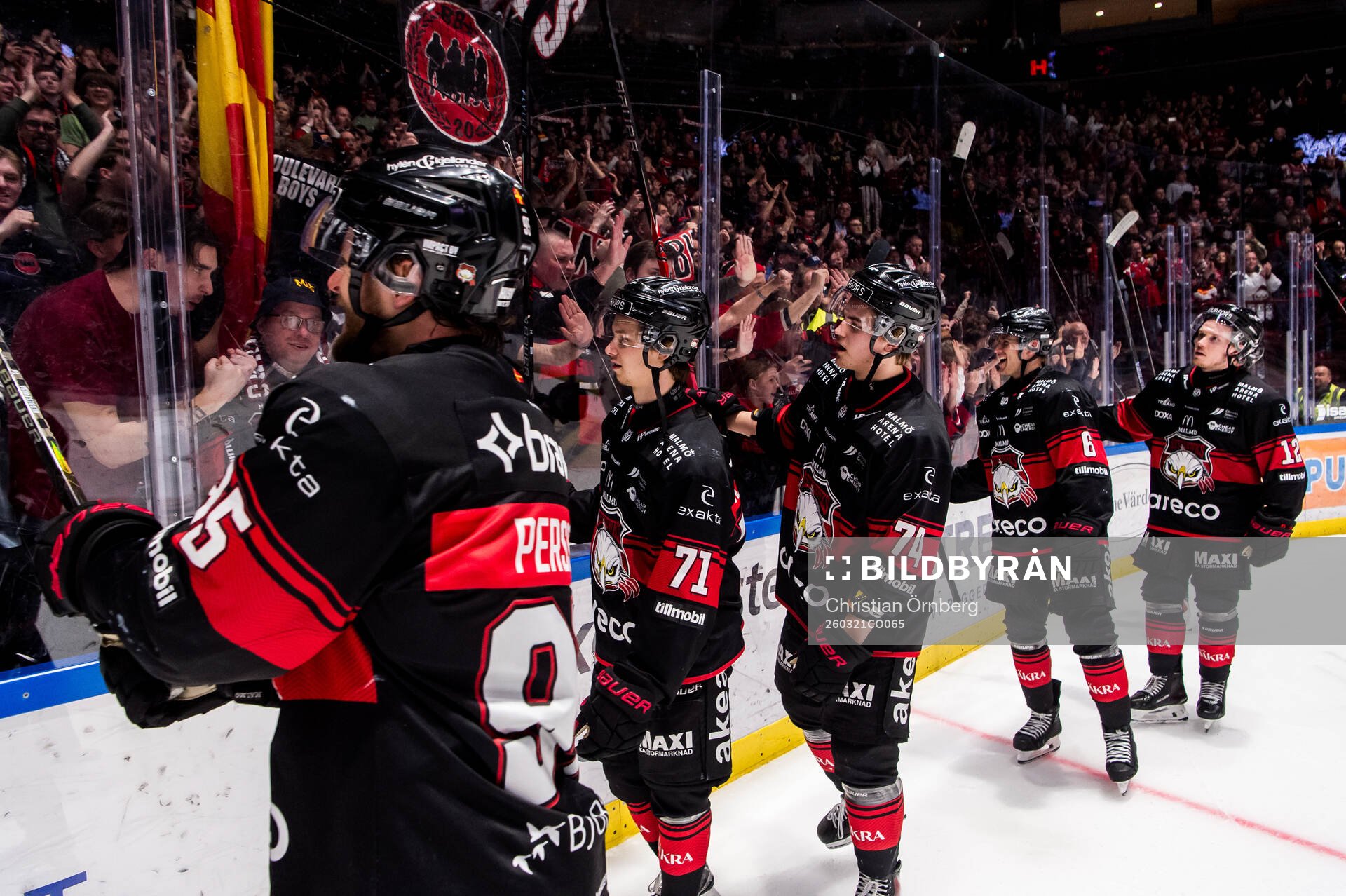 Malmö Redhawks spelare jublar