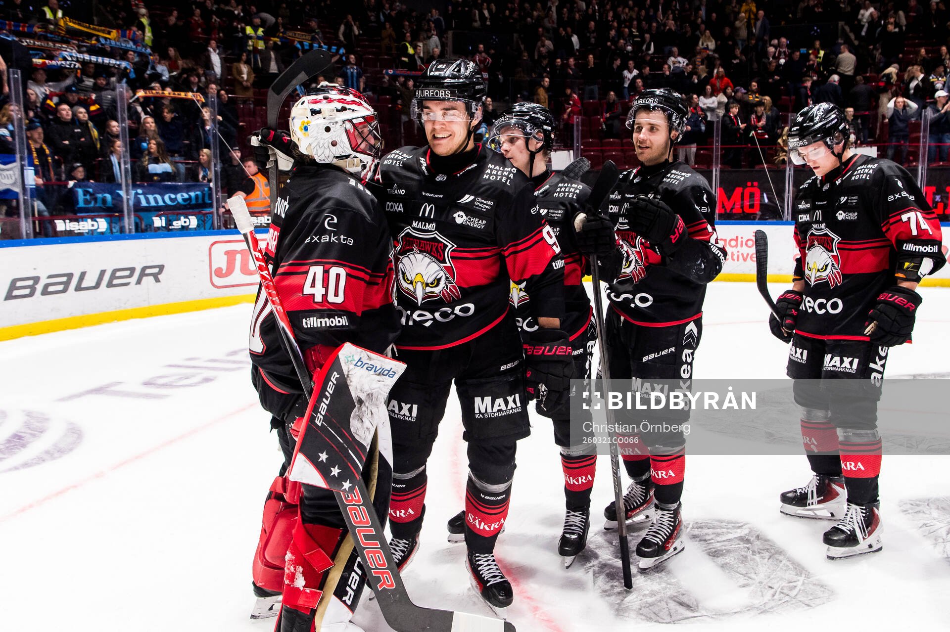 Malmö Redhawks målvakt Oskar Blomgren och Axel Sundberg