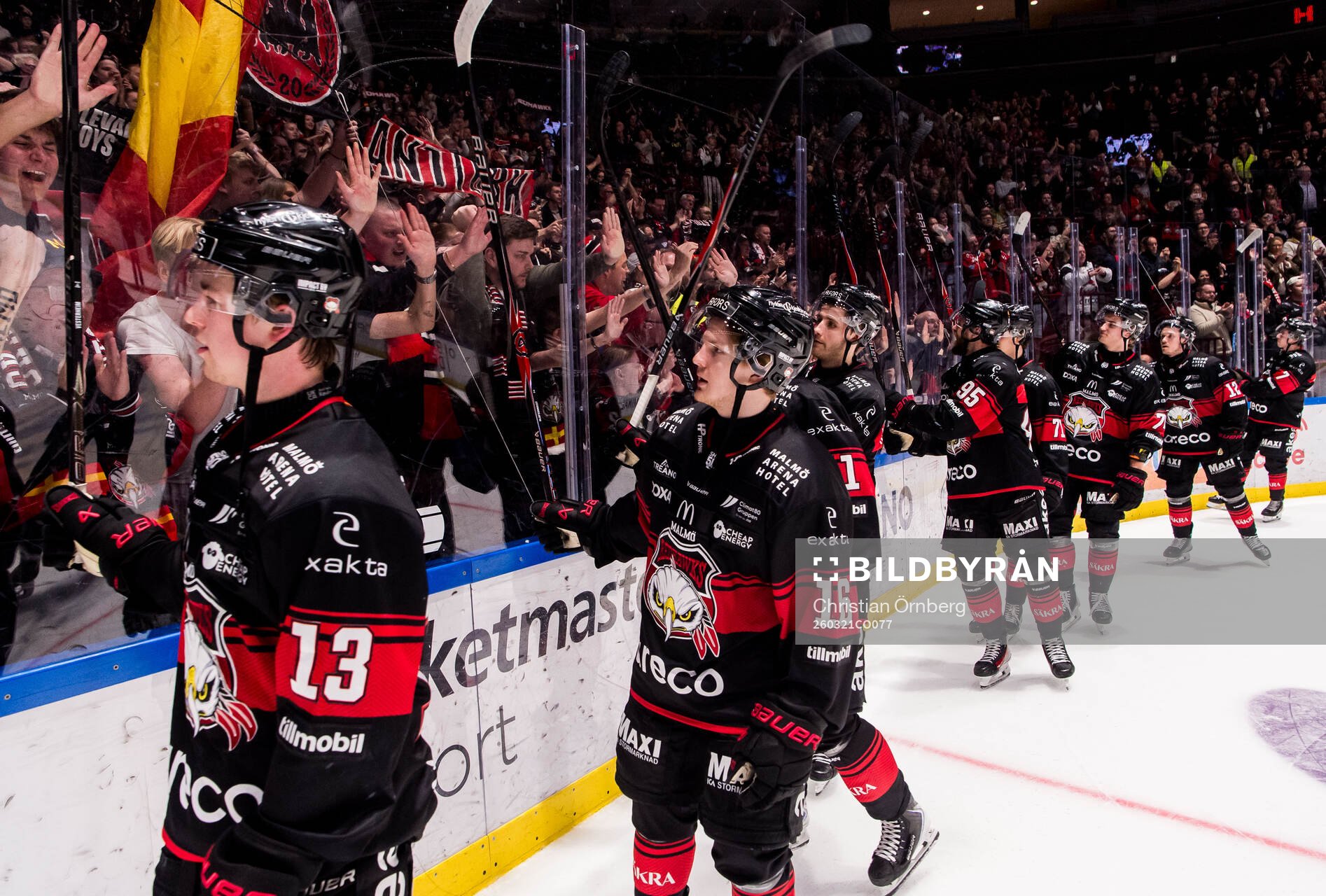 Malmö Redhawks spelare jublar