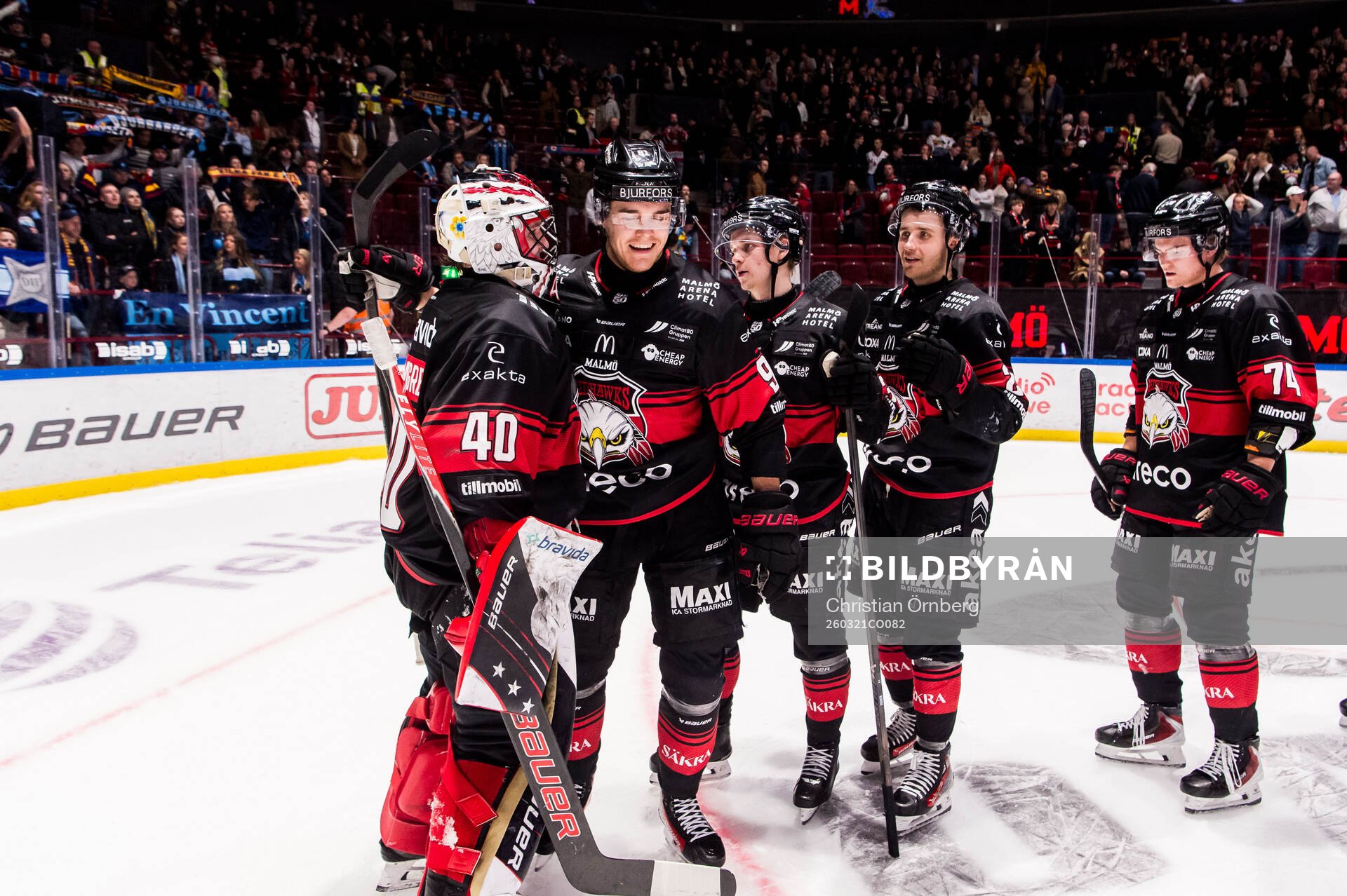 Malmö Redhawks målvakt Oskar Blomgren och Axel Sundberg