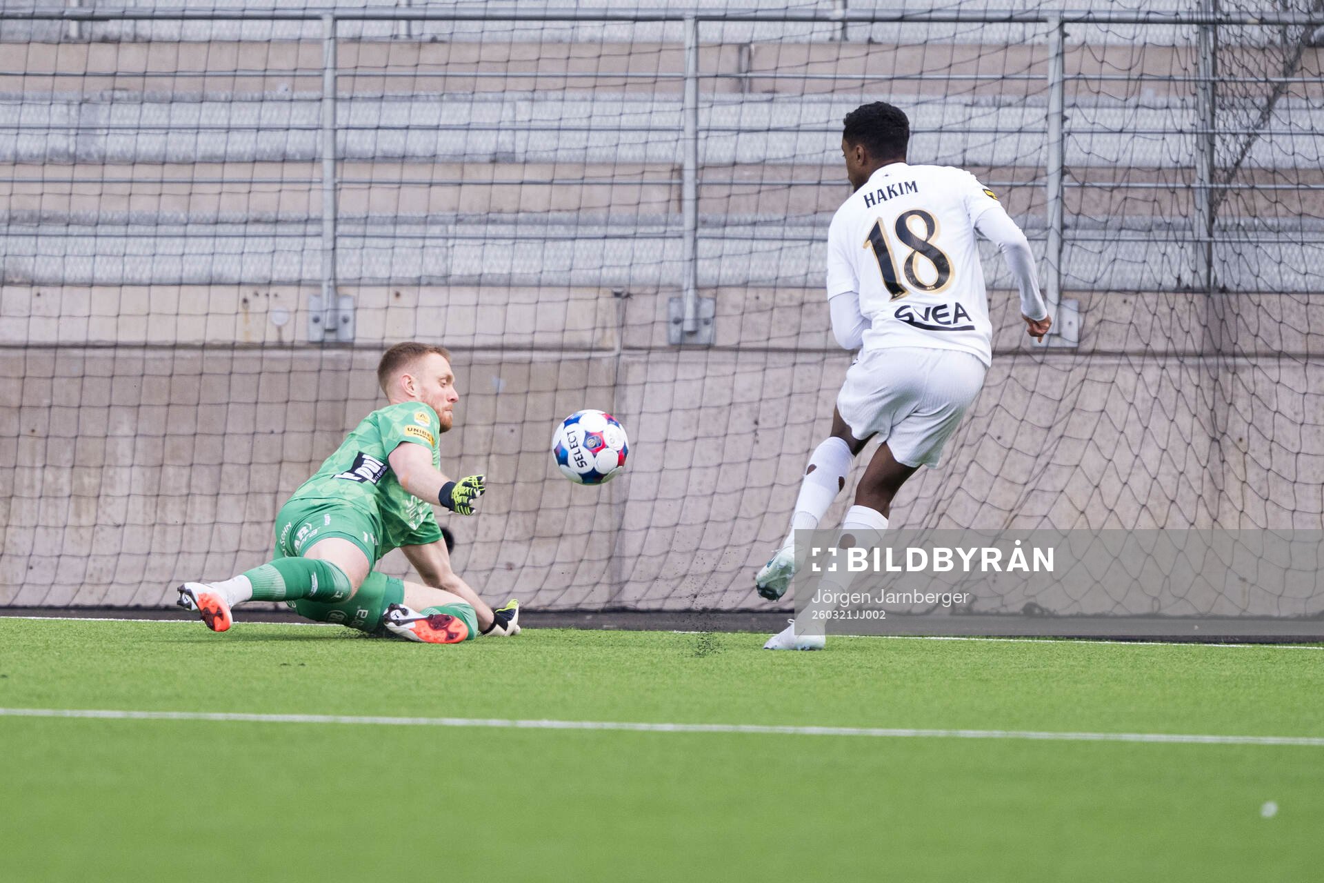 Elfsborgs målvakt Tim Erlandsson och AIKs Abdihakin Ali