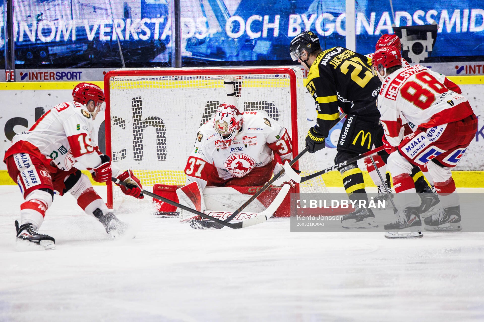 Troja/Ljungbys målvakt Jonathan Stålberg och Västerås