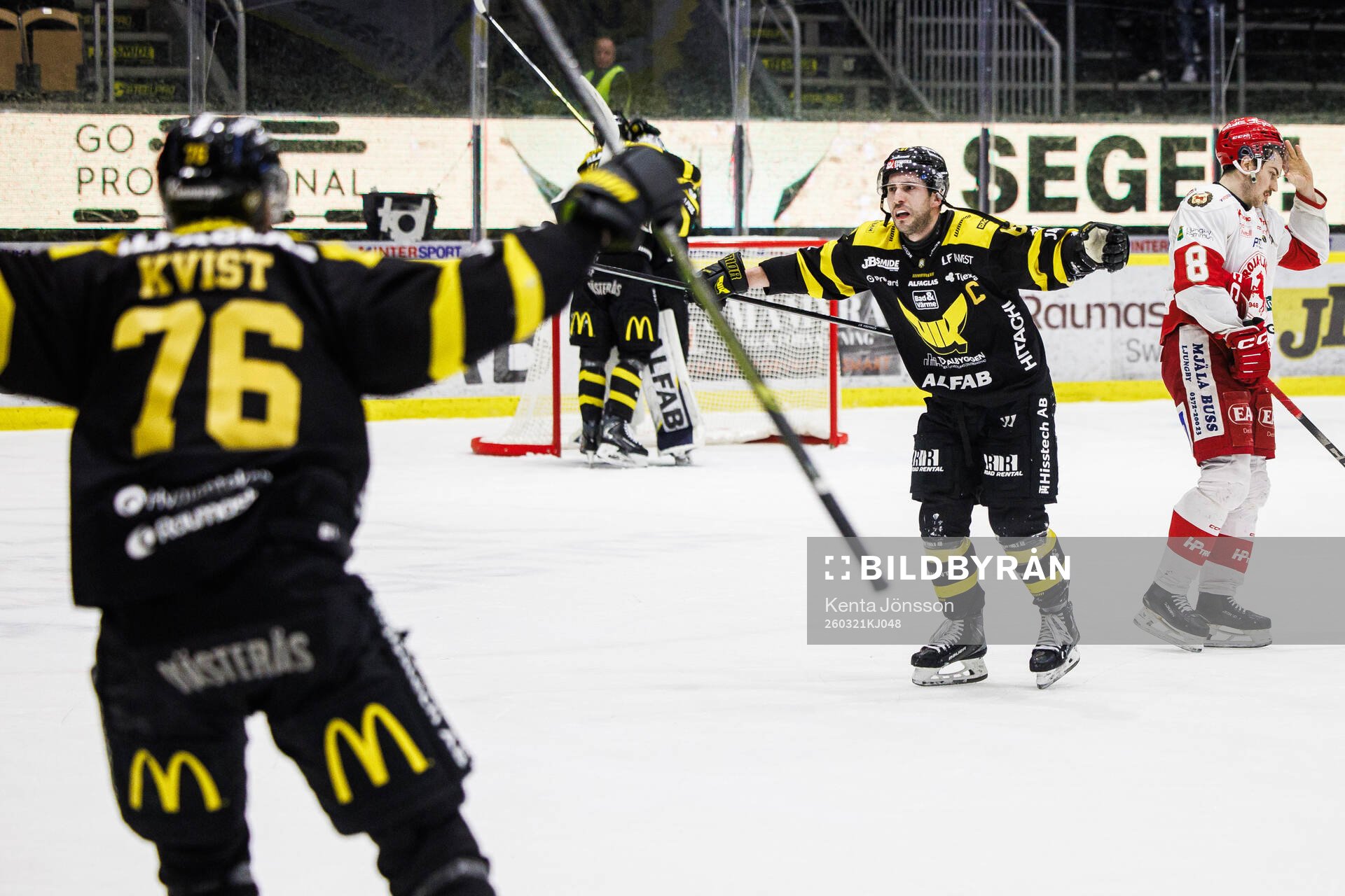 Västerås spelare jublar