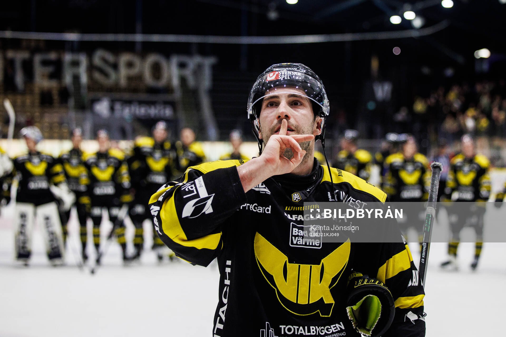 Västerås Konstantin Komarek jublar