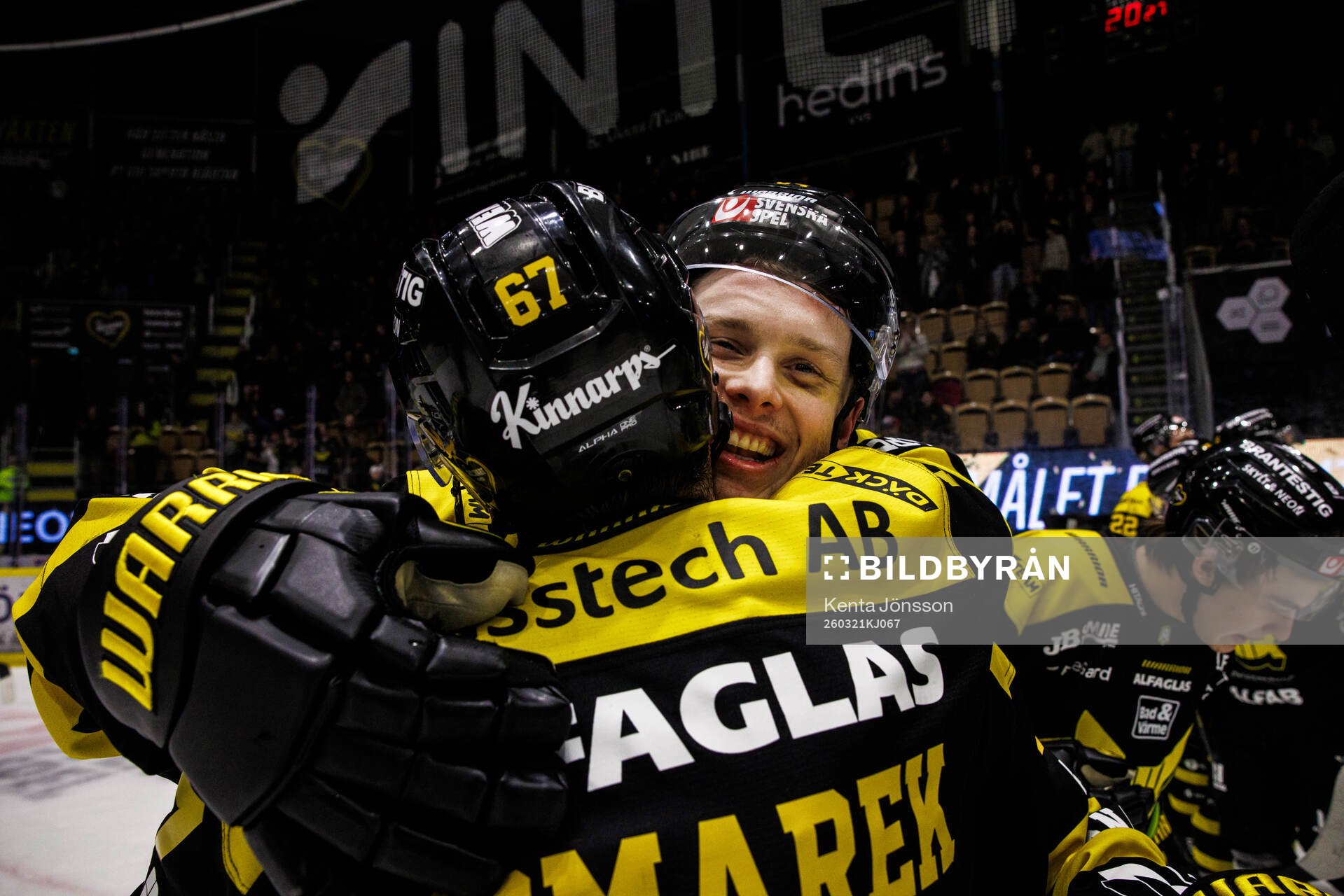 Västerås David Madsen och Konstantin Komarek jublar