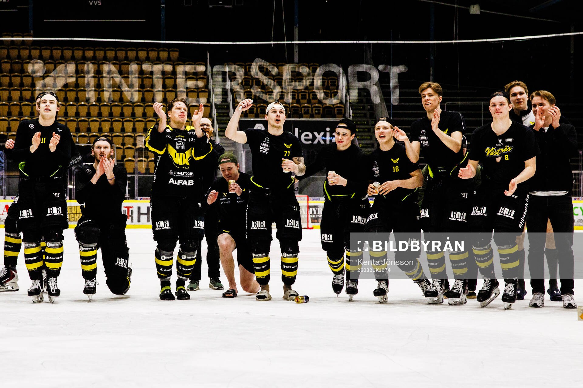 Västerås spelare jublar