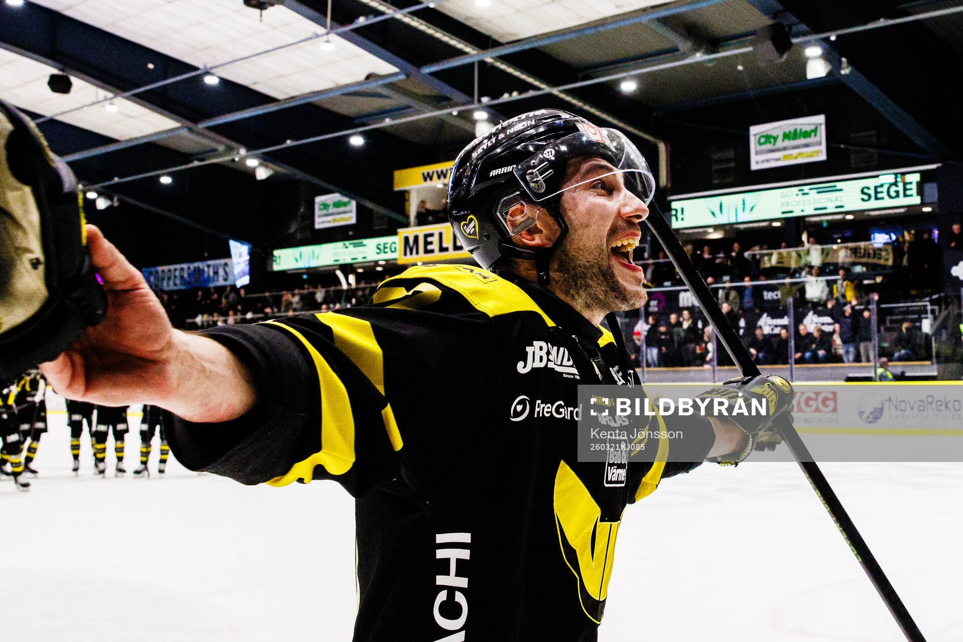 Västerås Konstantin Komarek jublar