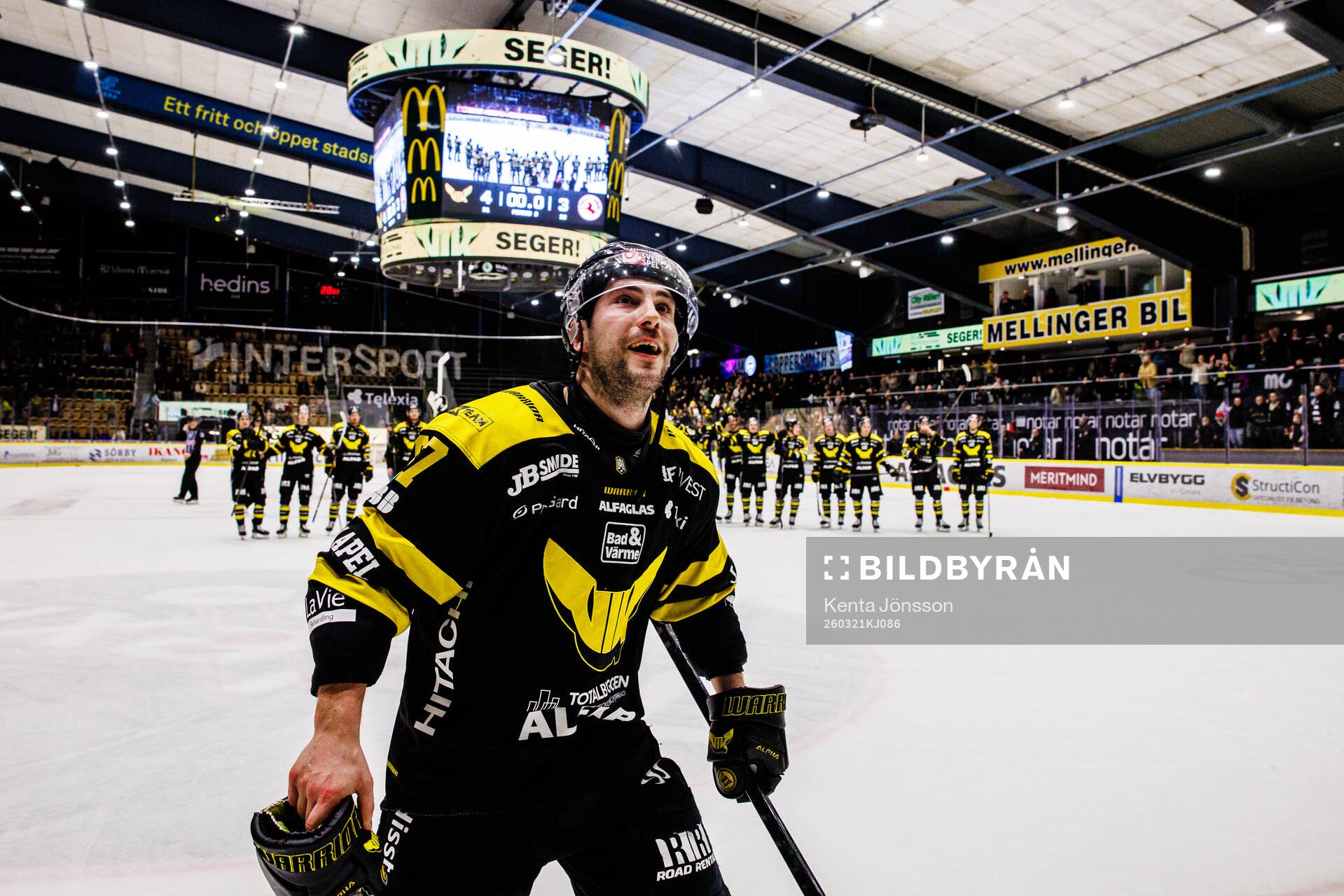 Västerås Konstantin Komarek jublar