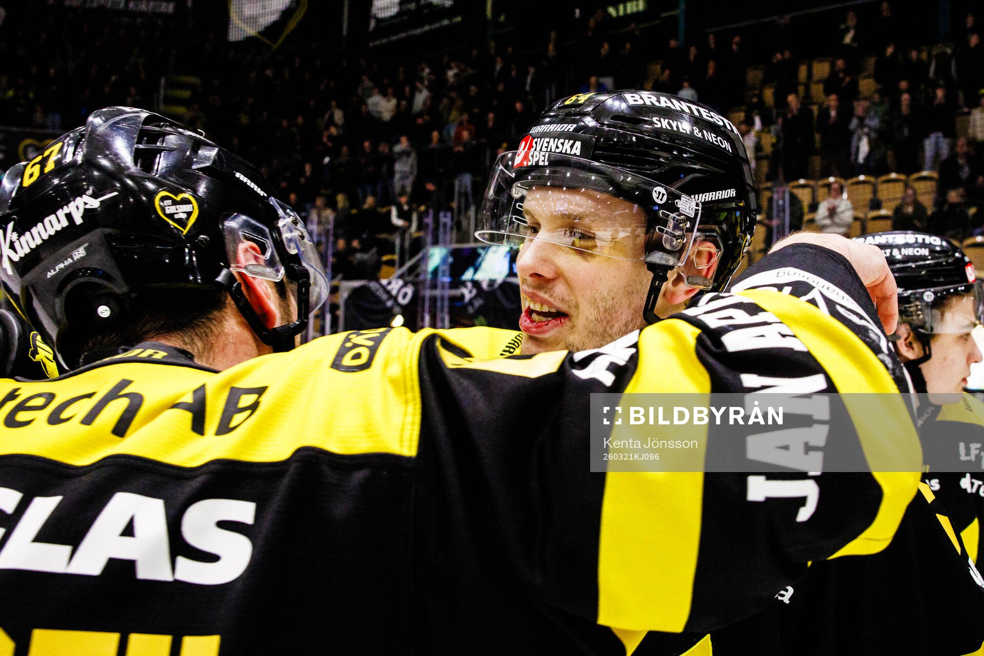 Västerås Konstantin Komarek och David Madsen jublar