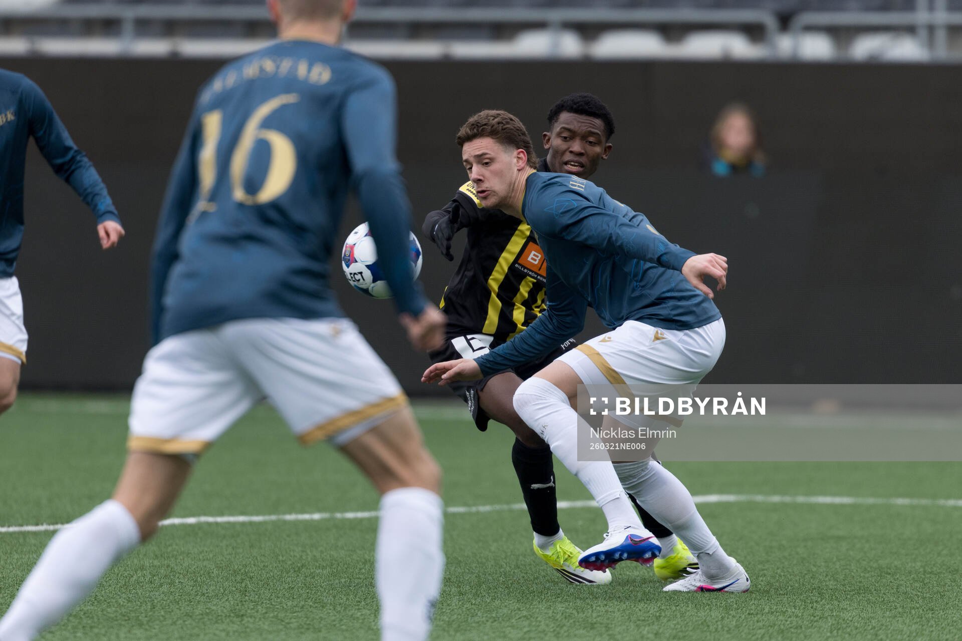 Halmstads Hjalmar Åberg och Häckens Abdoulaye Doumbia