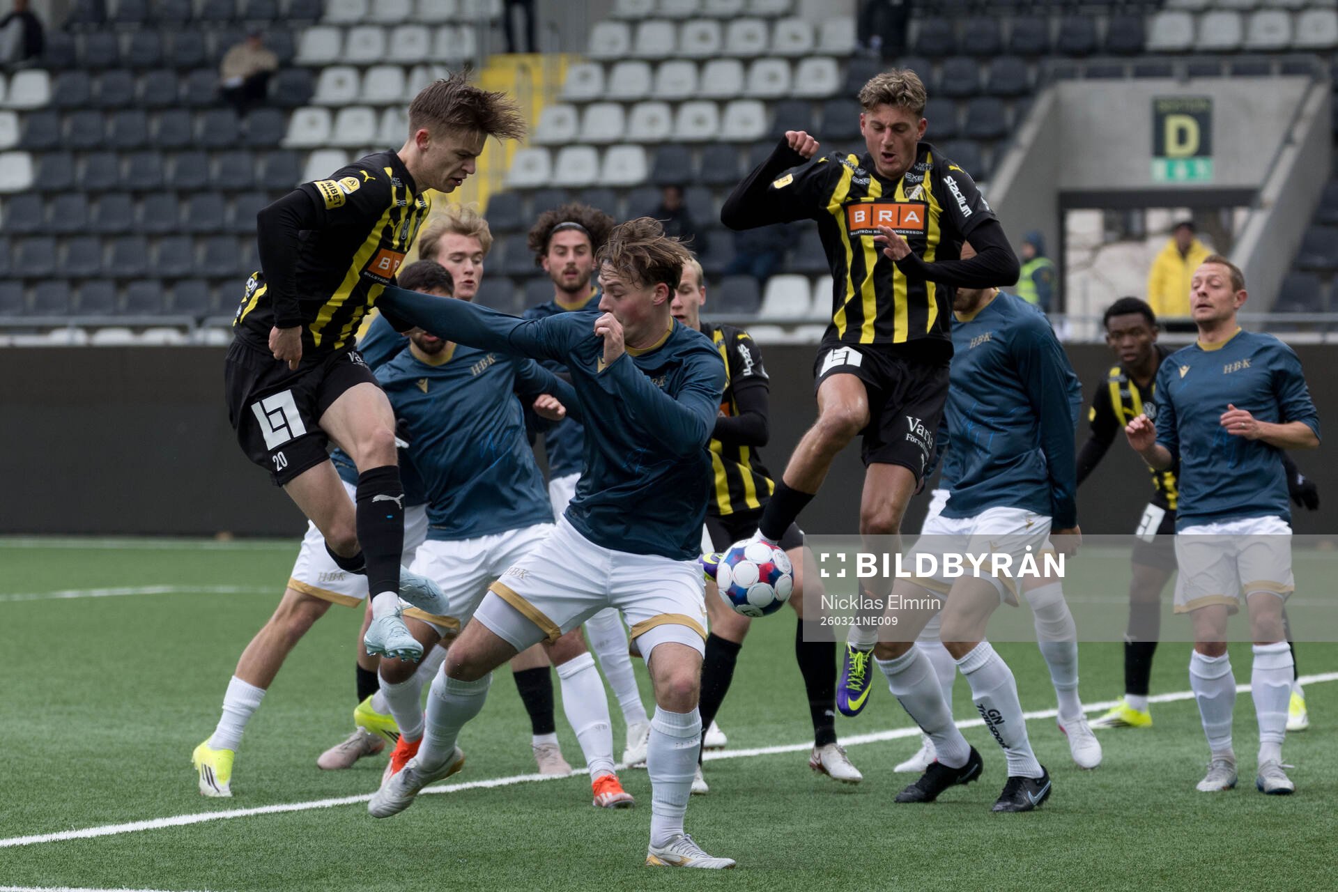 Häckens Adrian Svanbäck och Halmstads Hjalmar Åberg och